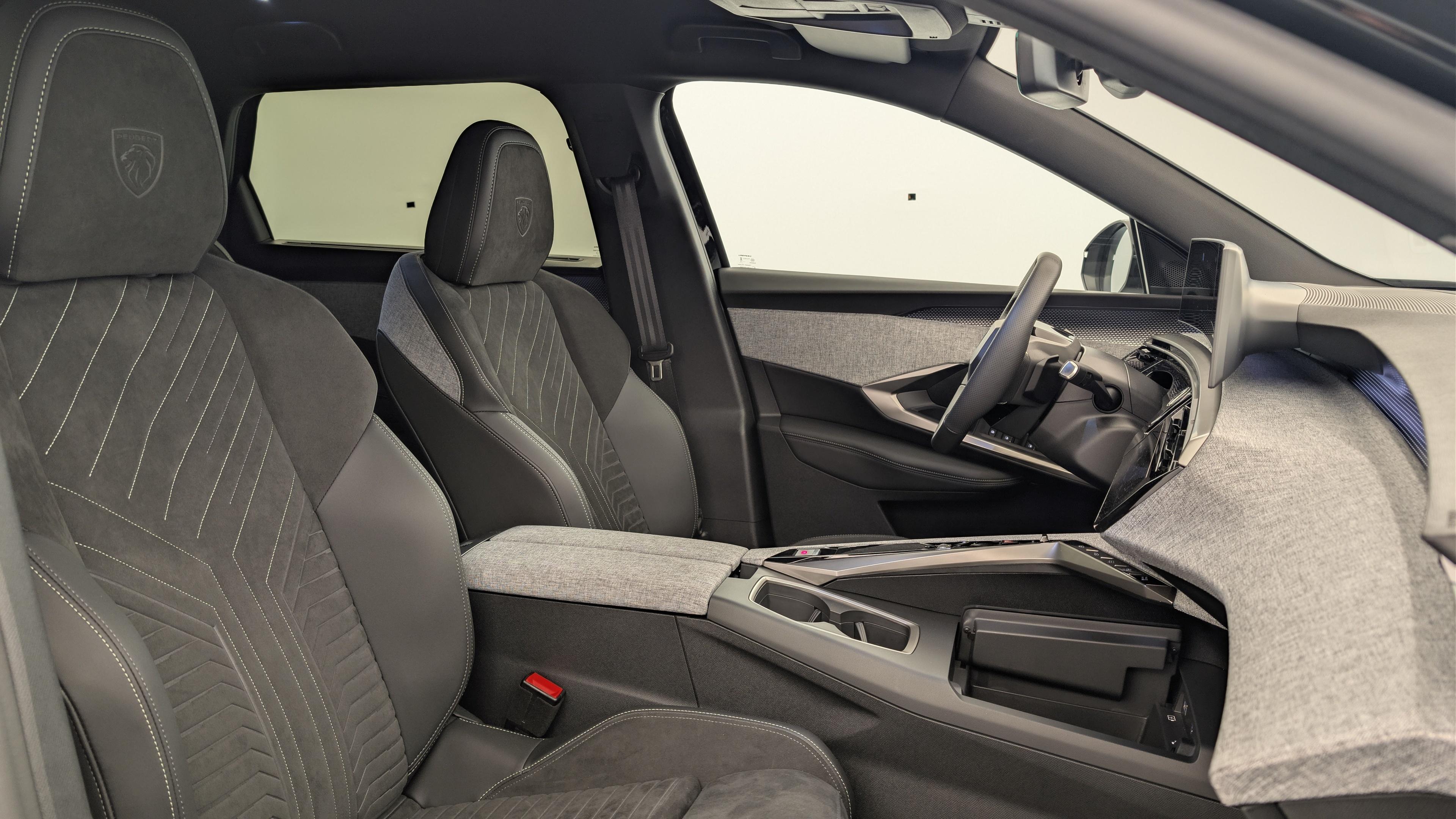 Peugeot 5008 HYBRID 145CH E-DCS6 GT