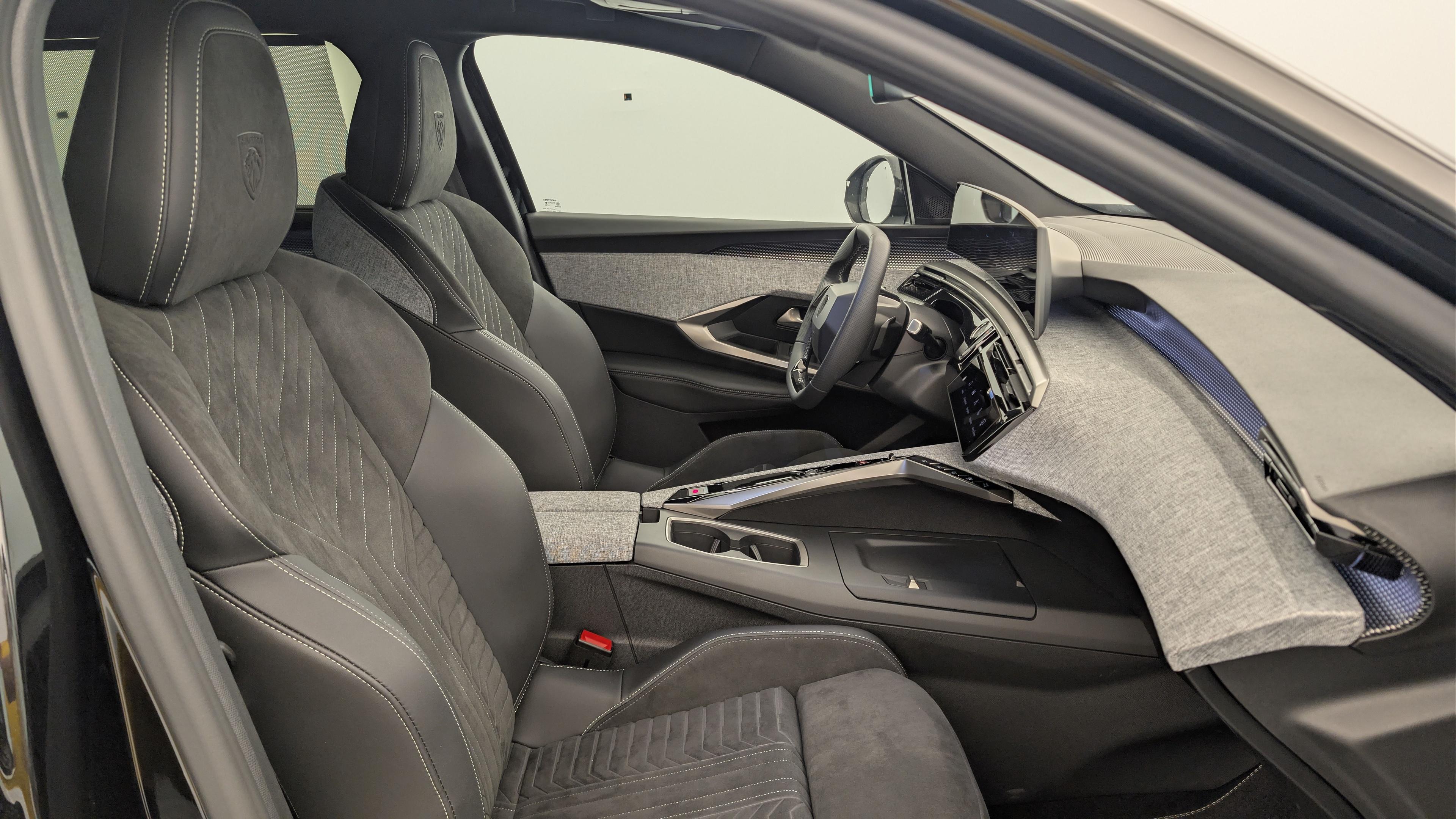 Peugeot 5008 HYBRID 145CH E-DCS6 GT