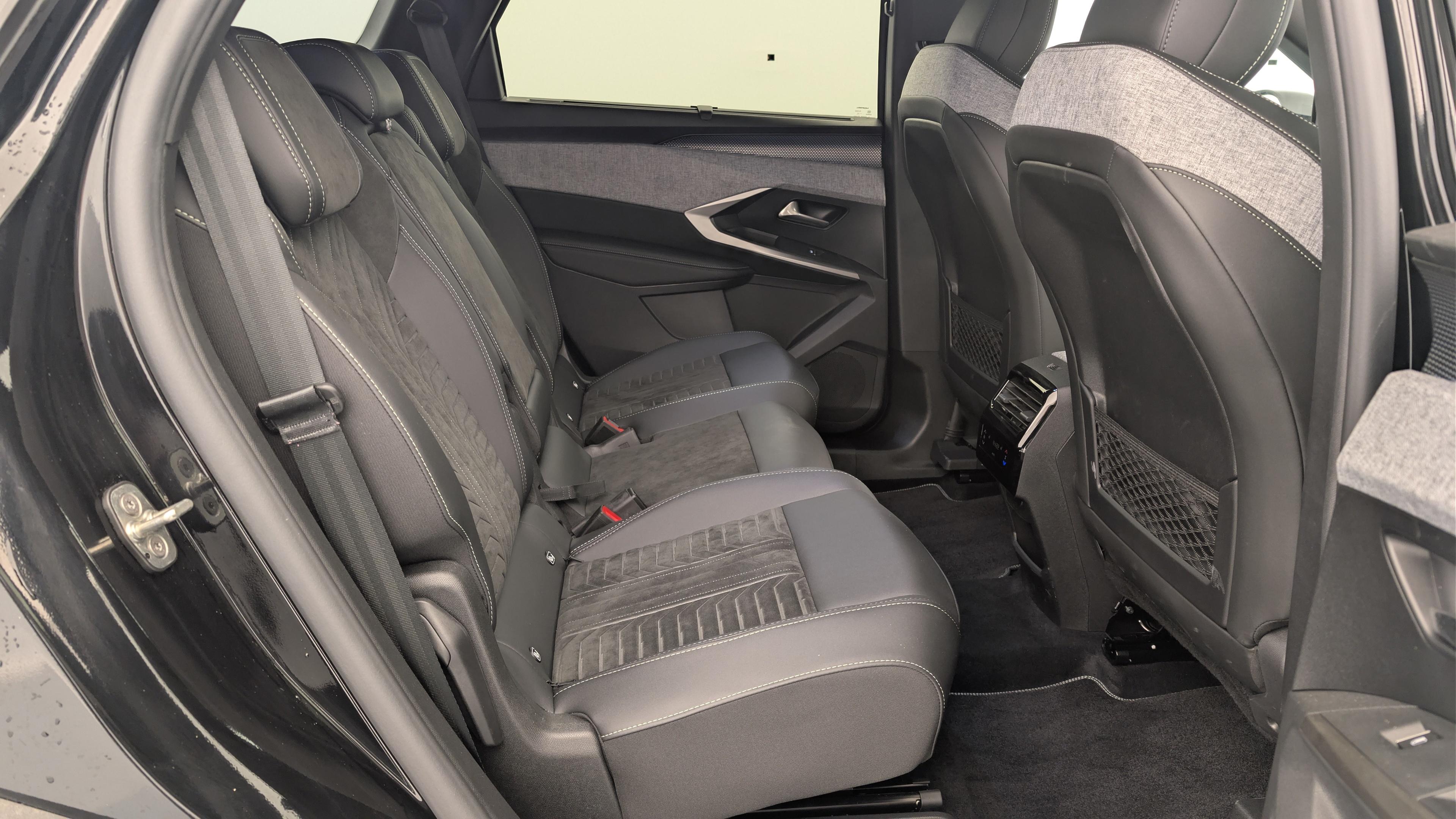 Peugeot 5008 HYBRID 145CH E-DCS6 GT