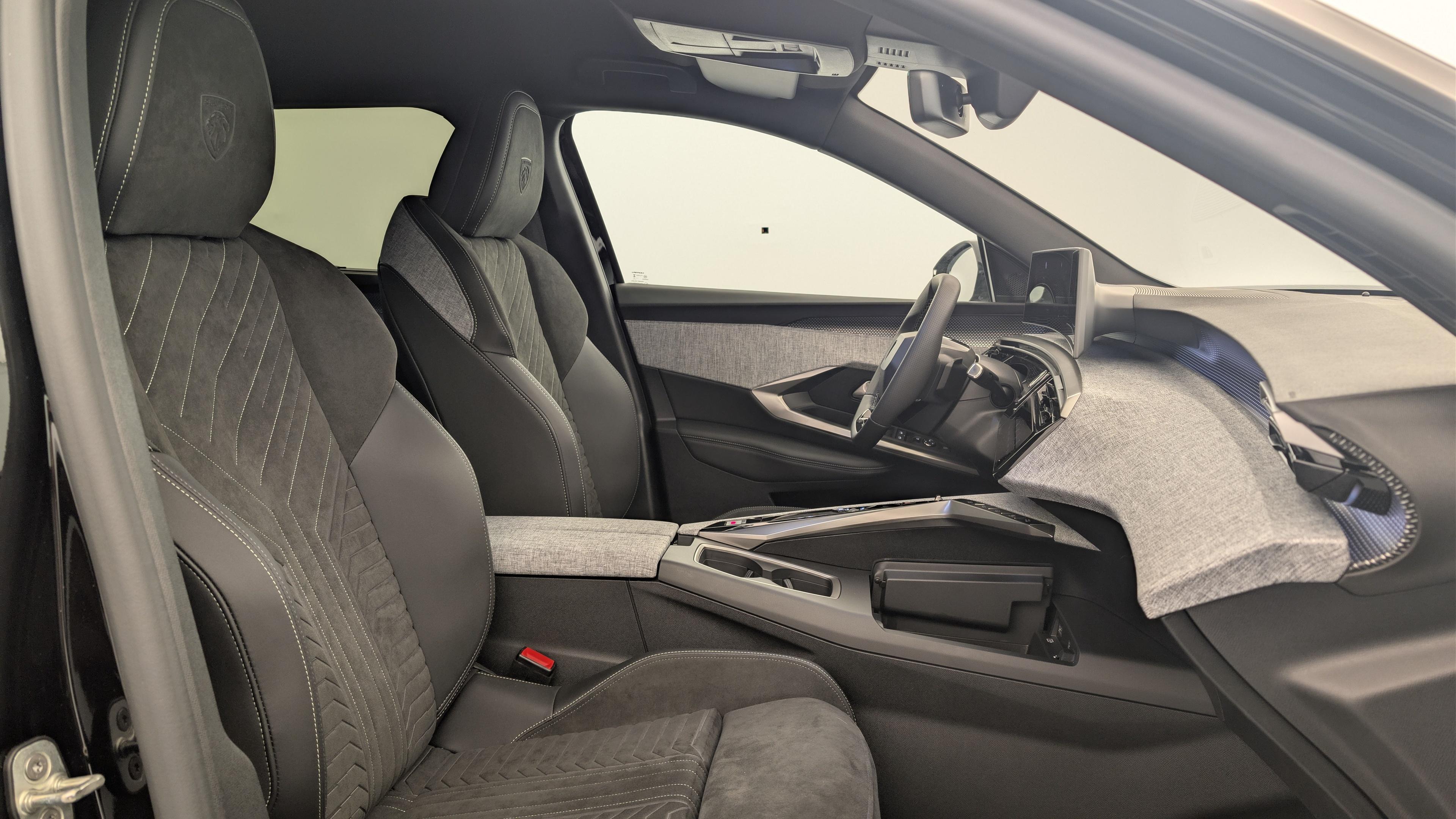 Peugeot 5008 HYBRID 145CH E-DCS6 GT
