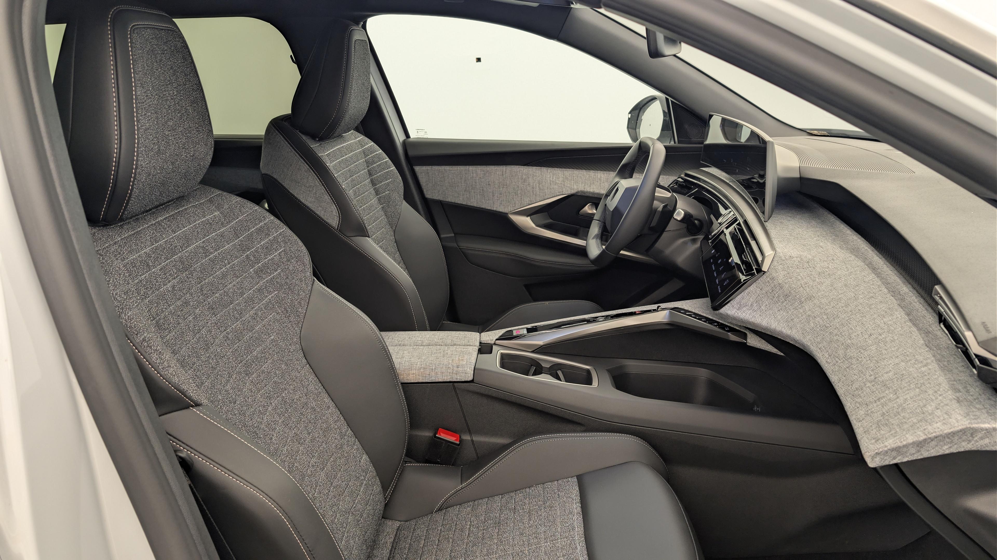 Peugeot 5008 HYBRID 145 CH E-DCS6 ALLURE