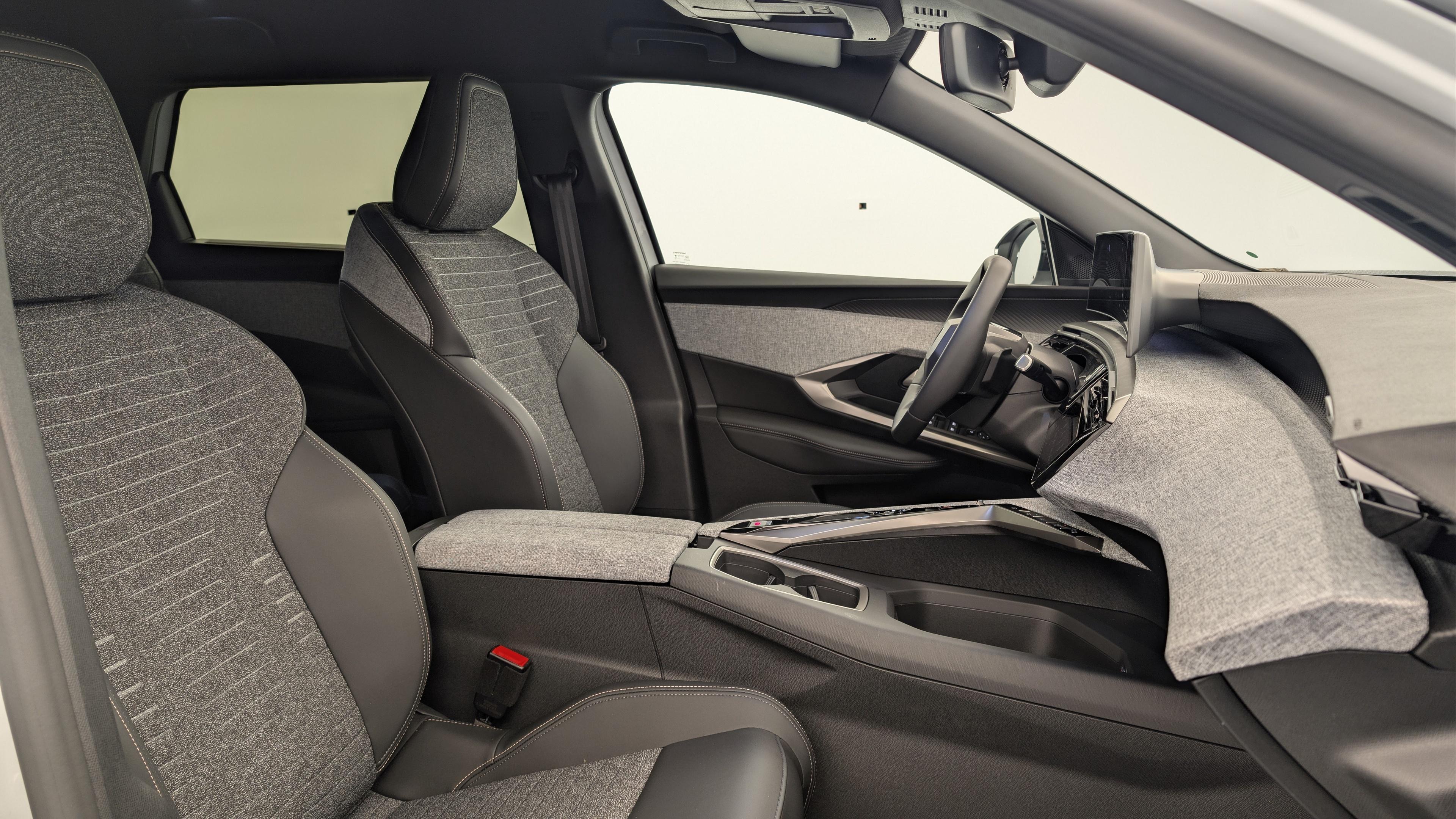 Peugeot 5008 HYBRID 145 CH E-DCS6 ALLURE