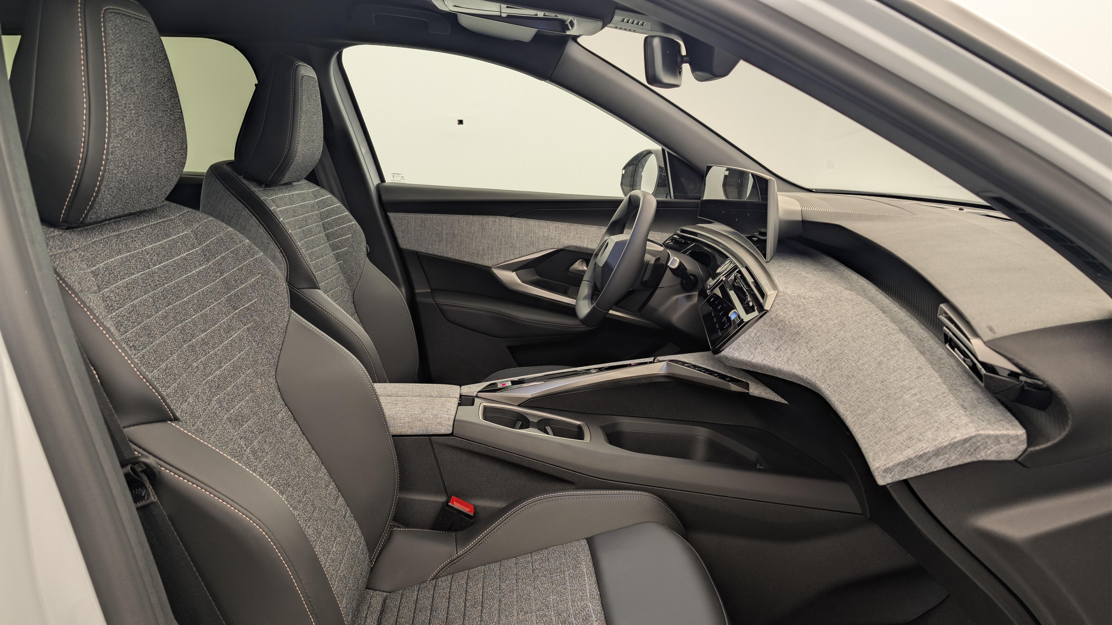 Peugeot 5008 HYBRID 145 CH E-DCS6 ALLURE