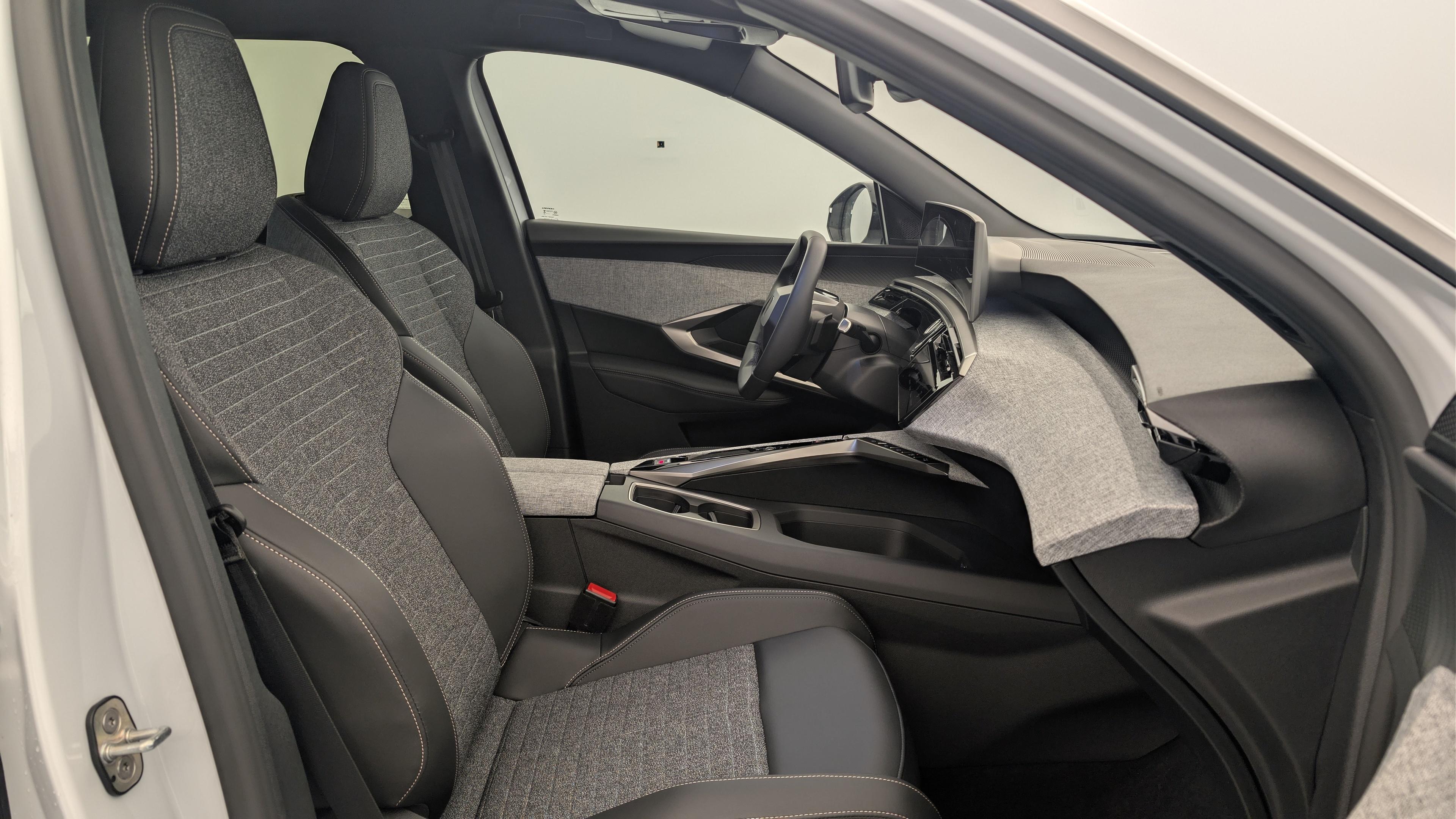 Peugeot 5008 HYBRID 145 CH E-DCS6 ALLURE