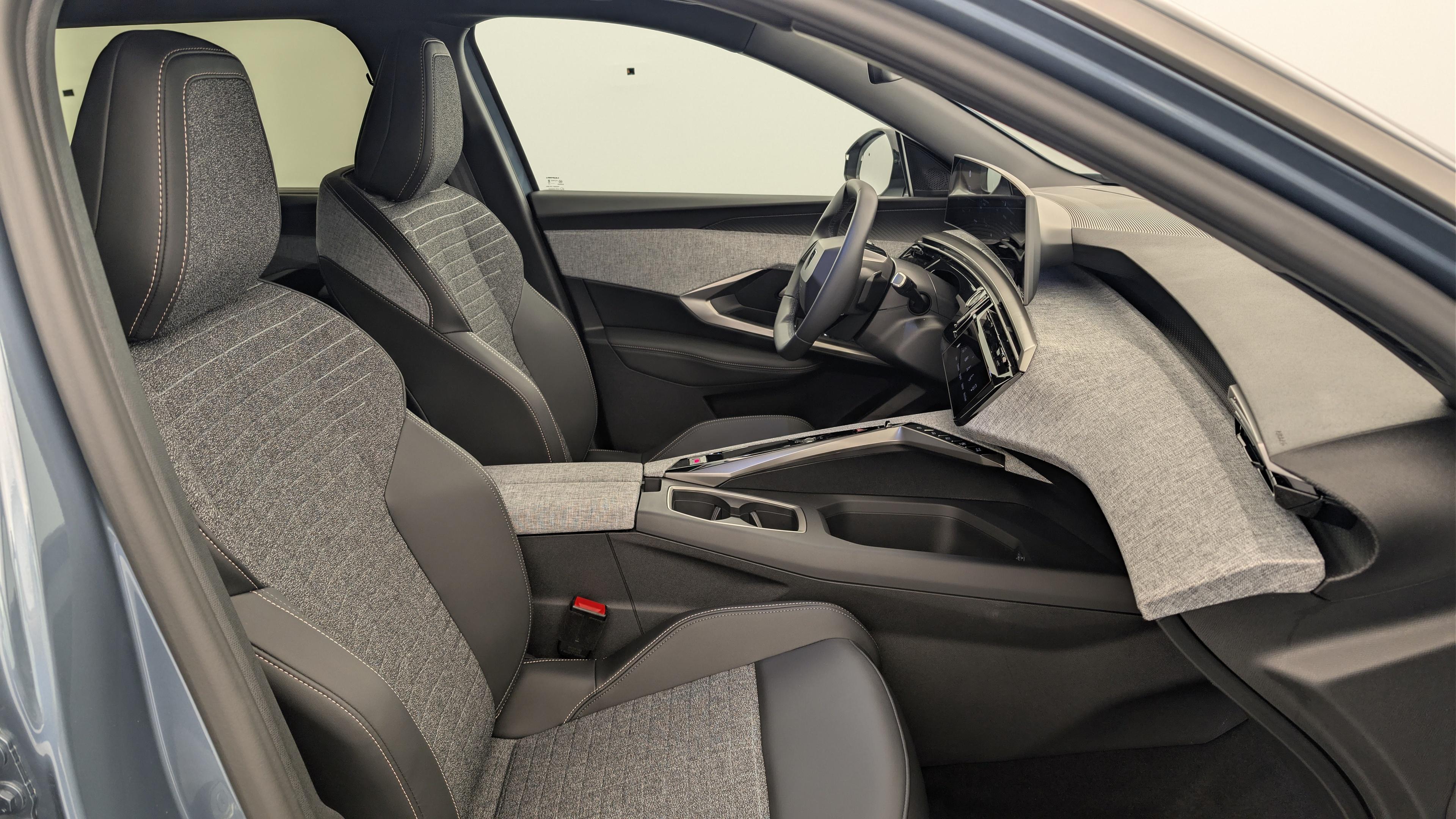 Peugeot 5008 HYBRID 145 CH E-DCS6 ALLURE