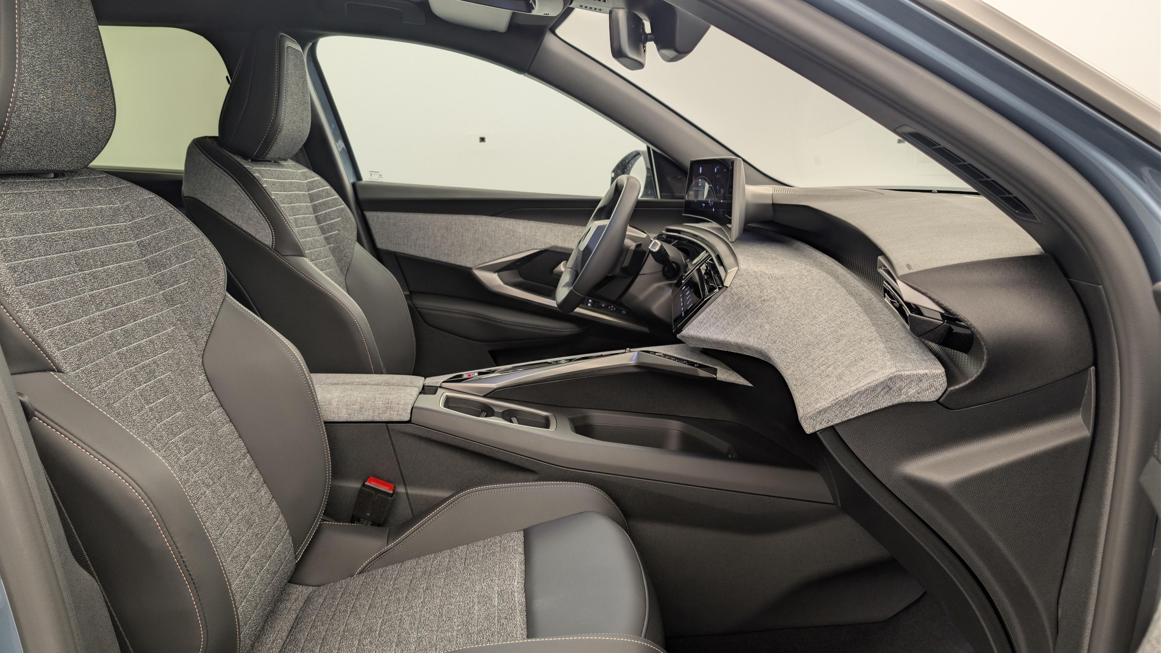 Peugeot 5008 HYBRID 145 CH E-DCS6 ALLURE