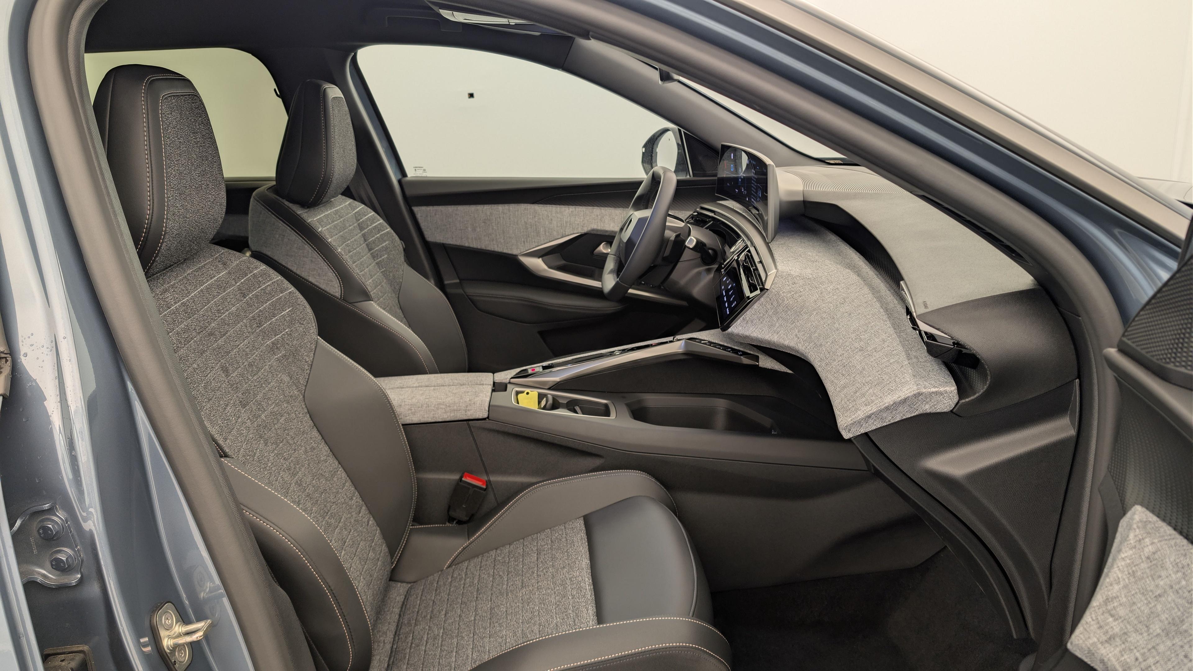 Peugeot 5008 HYBRID 145 CH E-DCS6 ALLURE