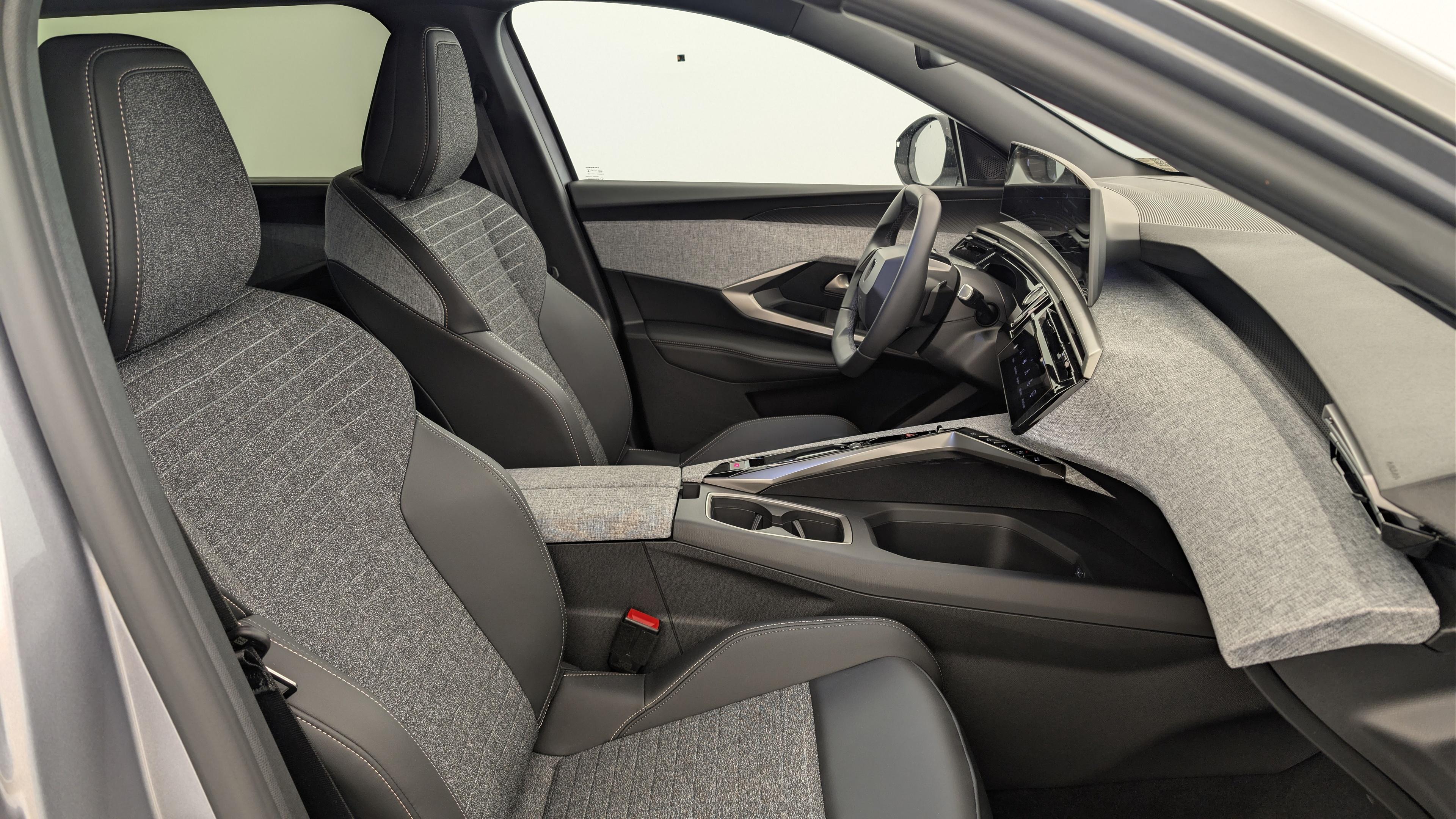 Peugeot 5008 HYBRID 145 CH E-DCS6 ALLURE