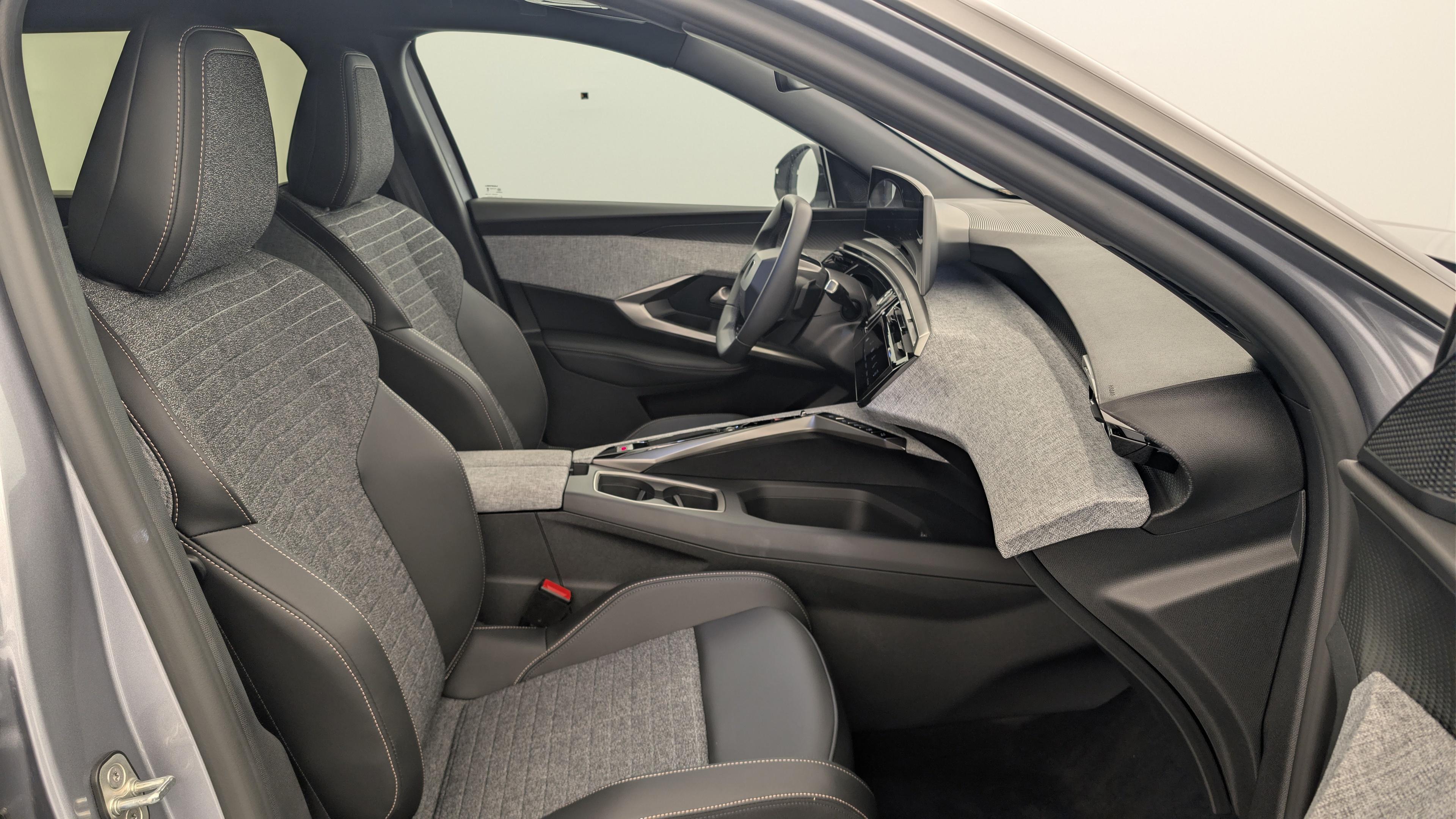 Peugeot 5008 HYBRID 145 CH E-DCS6 ALLURE