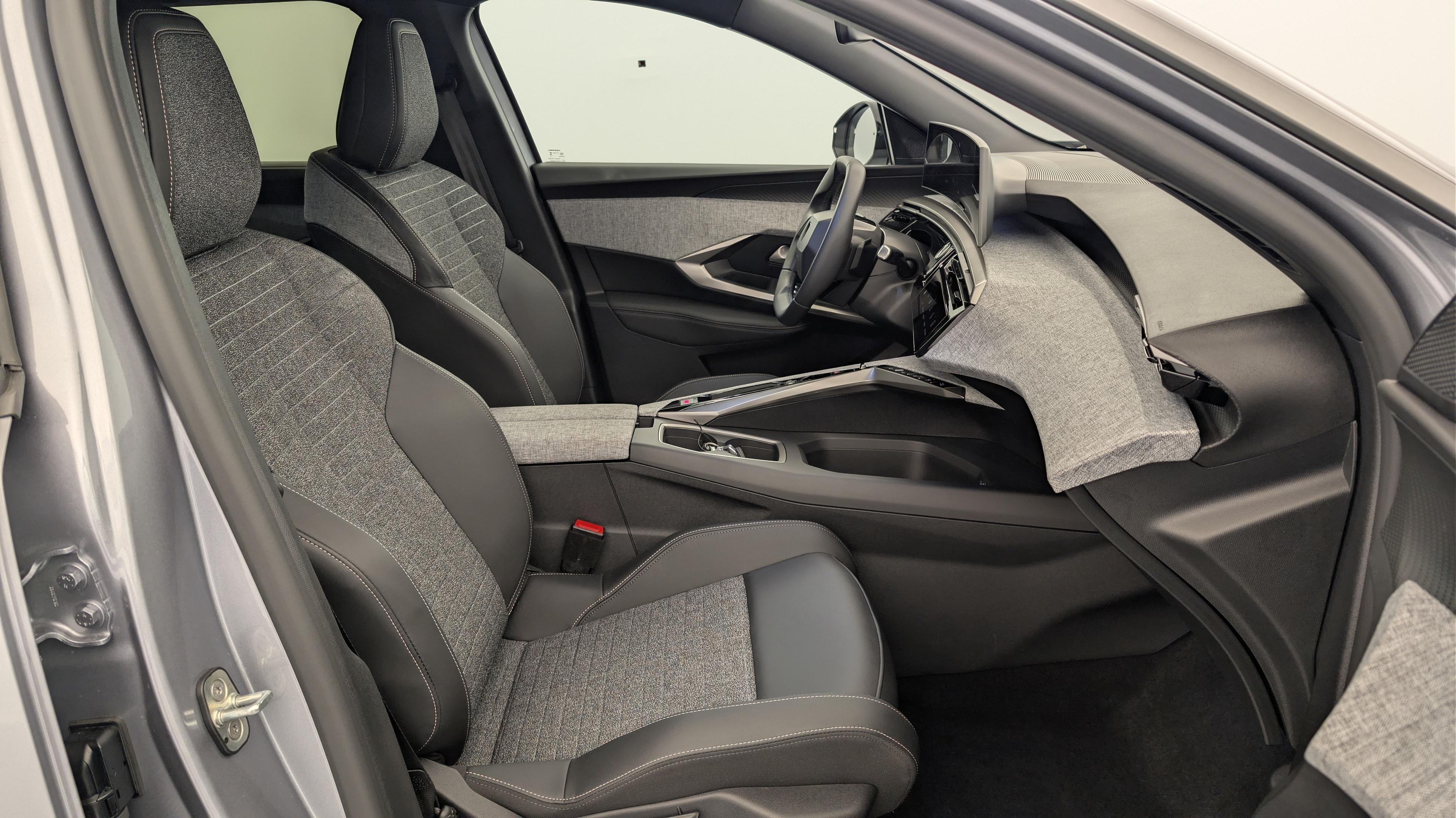 Peugeot 5008 HYBRID 145 CH E-DCS6 ALLURE