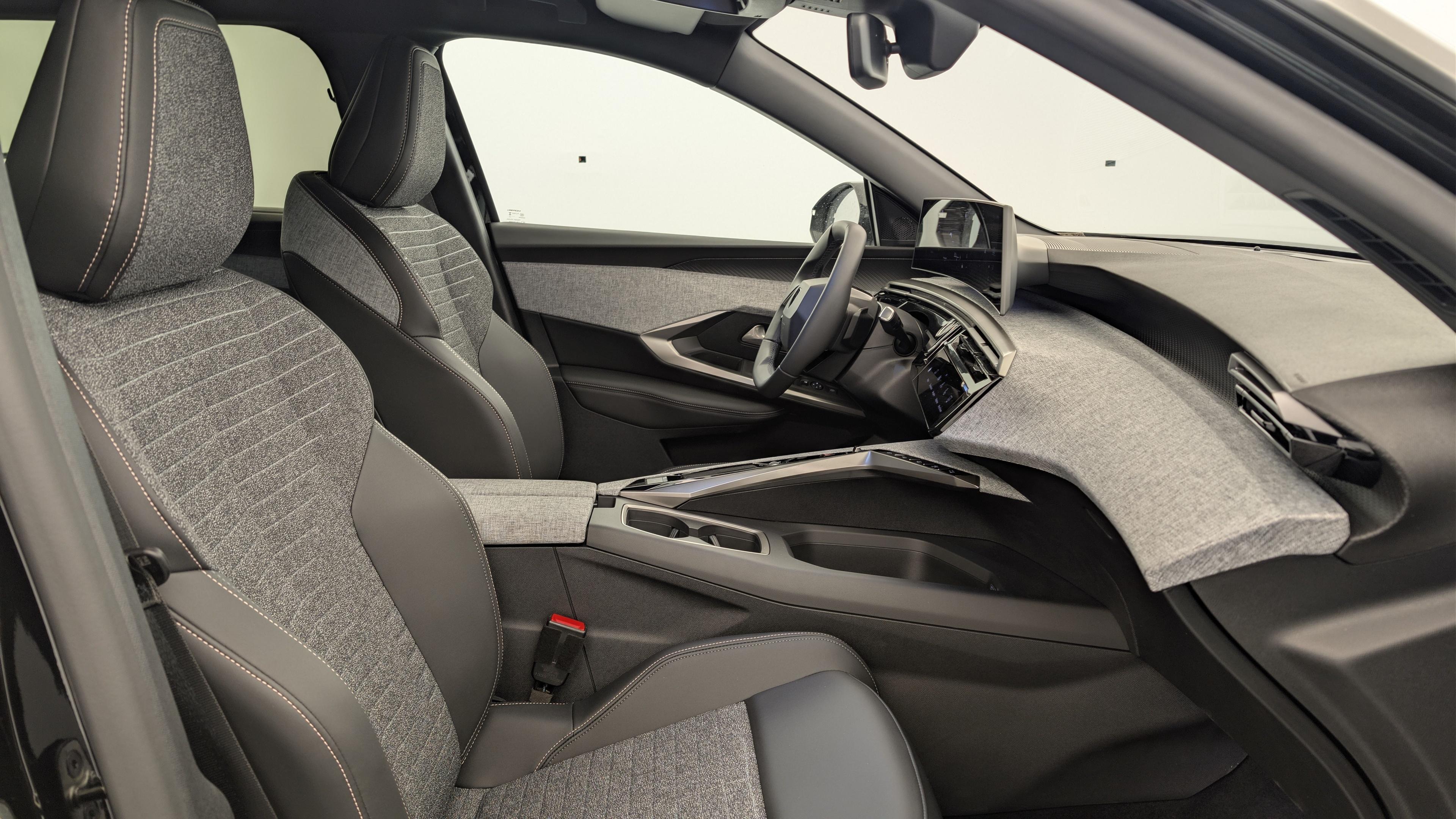 Peugeot 5008 HYBRID 145 CH E-DCS6 ALLURE