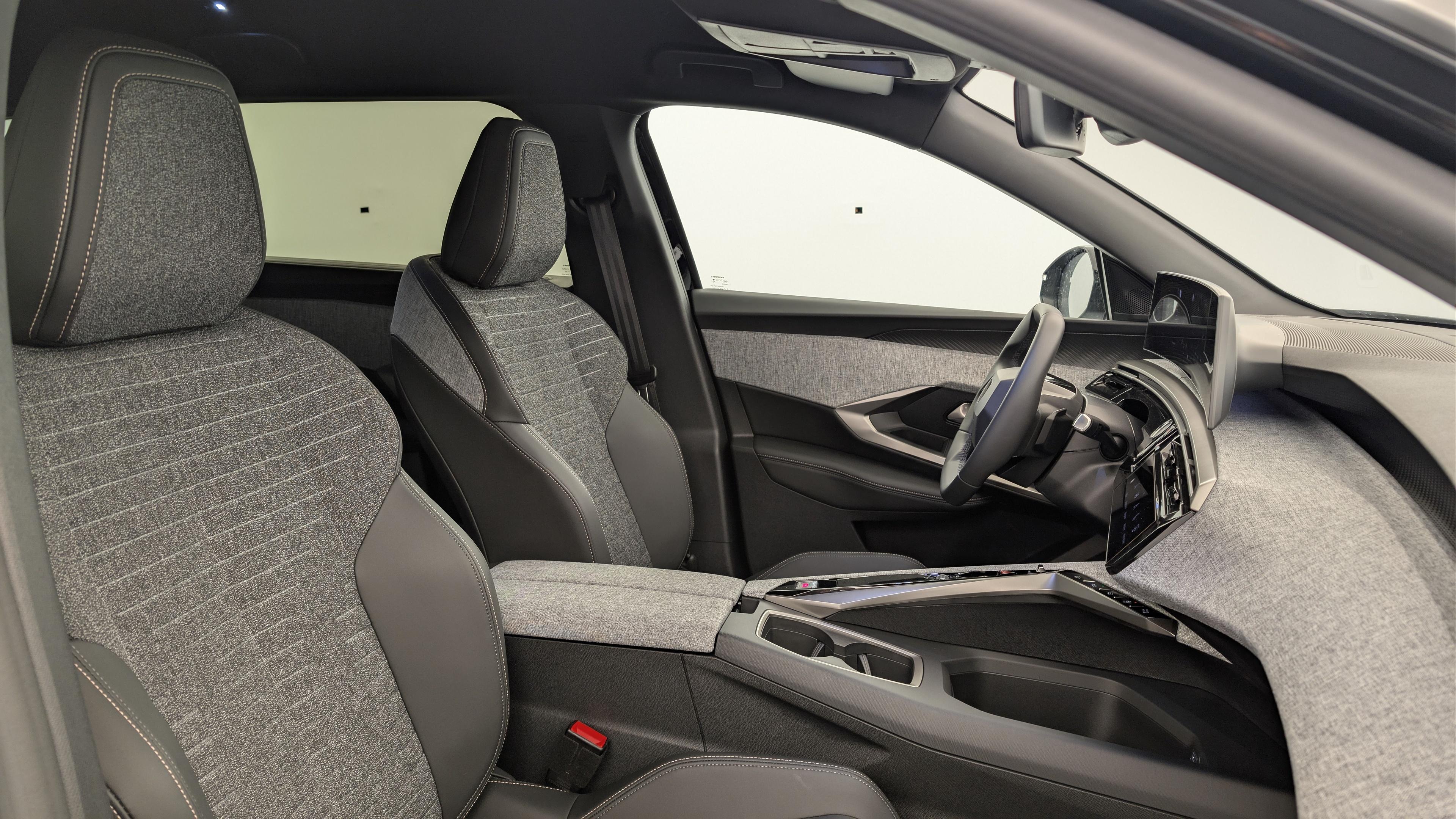 Peugeot 5008 HYBRID 145 CH E-DCS6 ALLURE