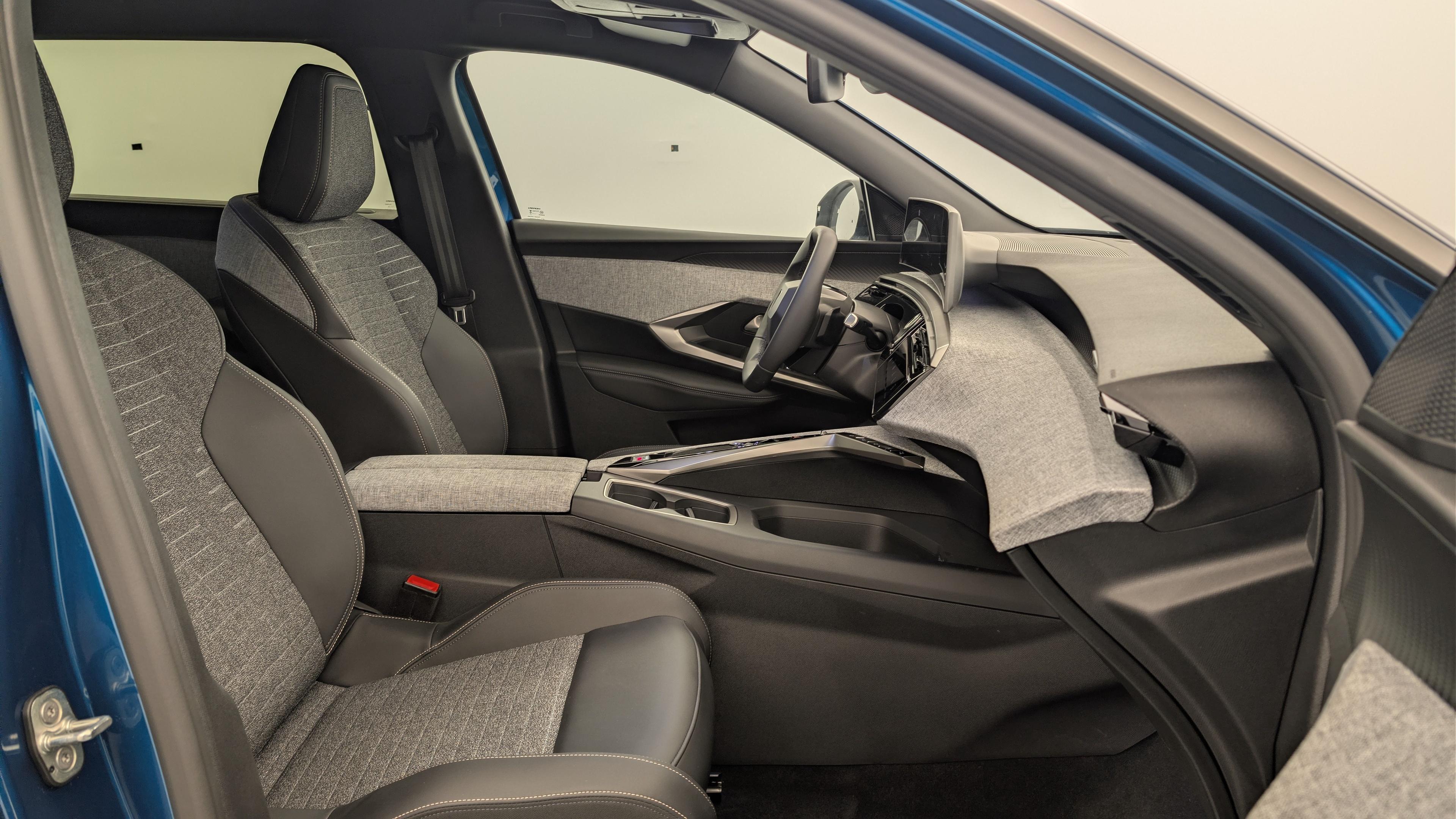 Peugeot 5008 HYBRID 145 CH E-DCS6 ALLURE
