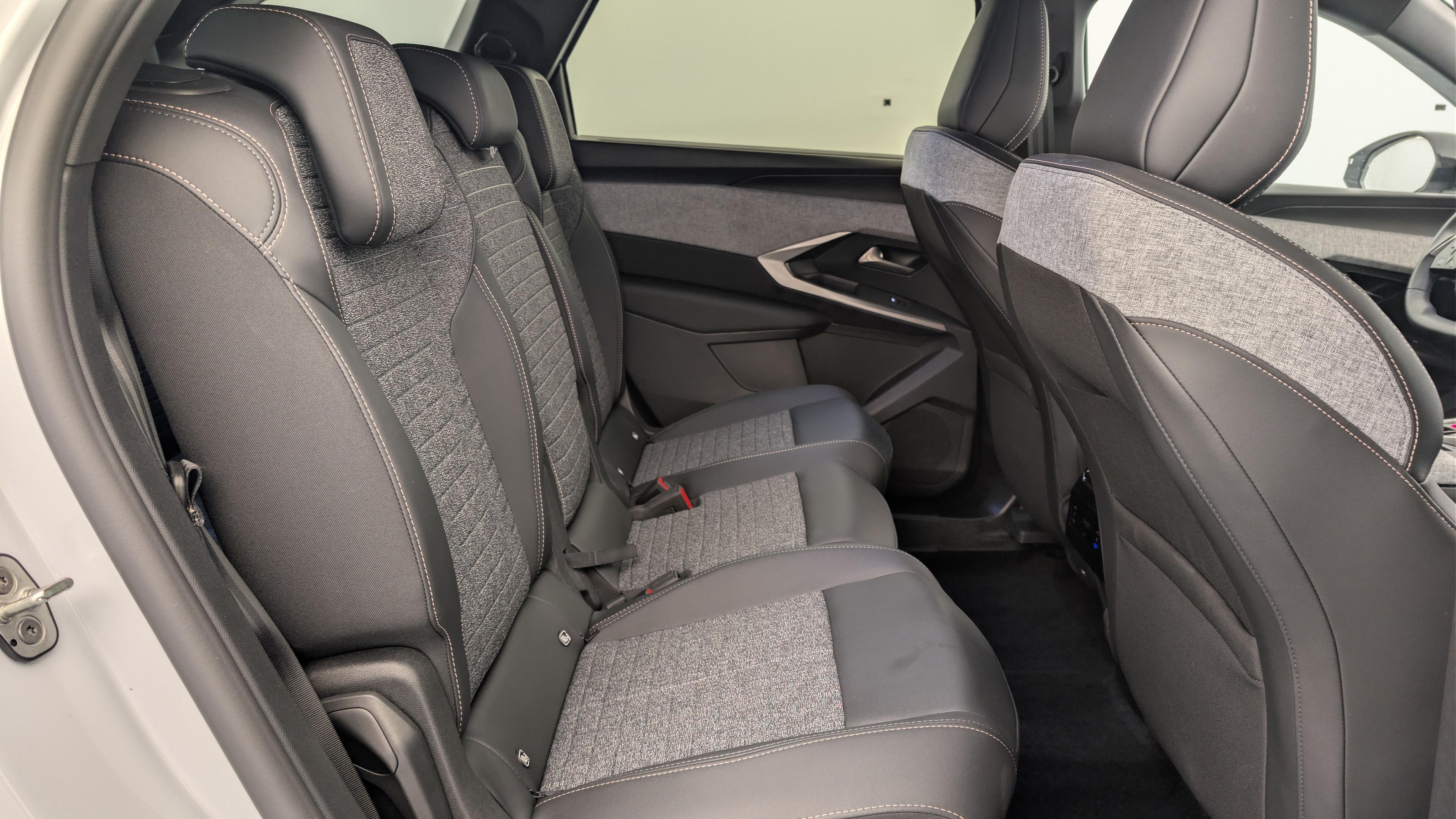 Peugeot 5008 HYBRID 145 CH E-DCS6 ALLURE