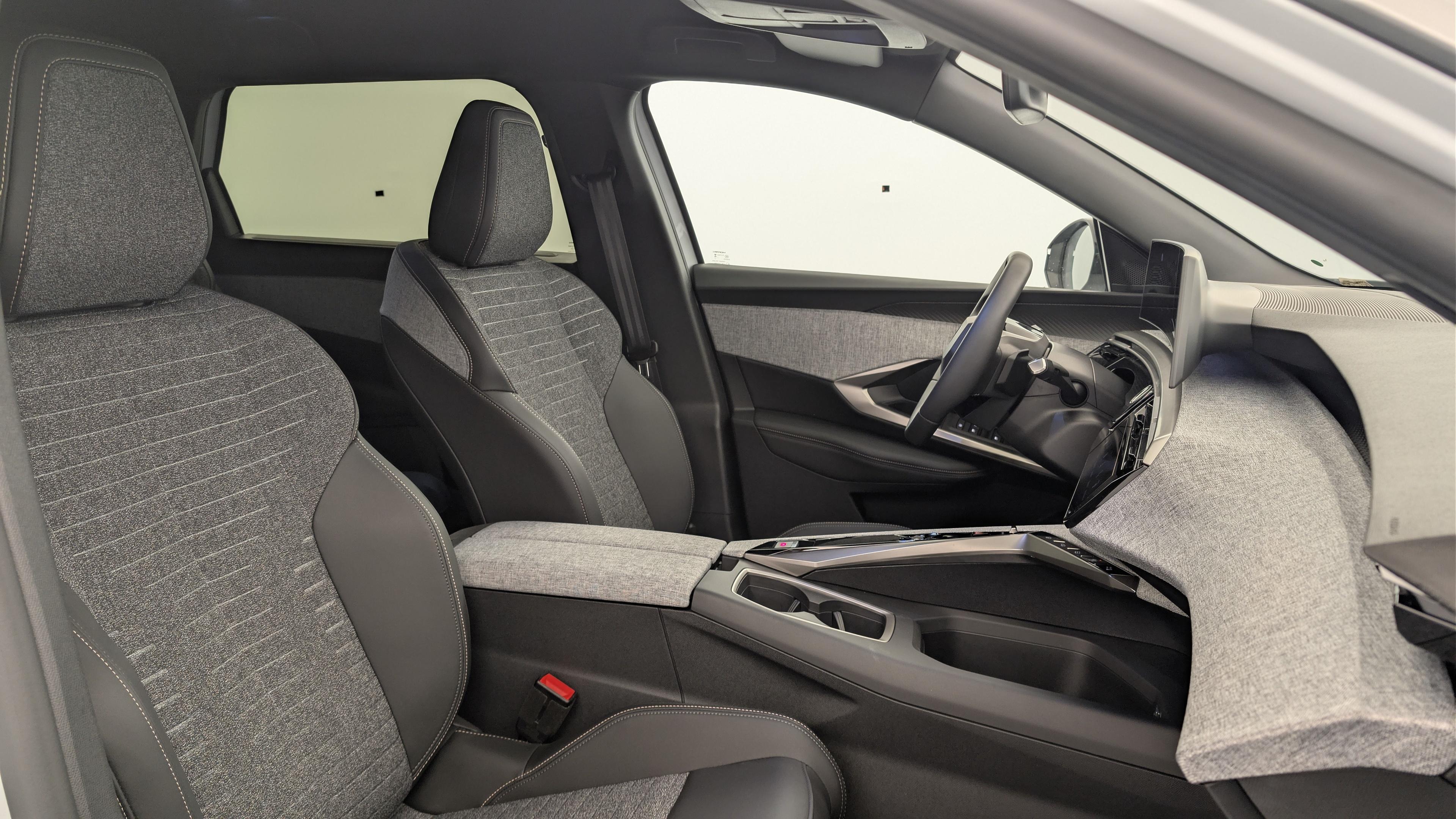 Peugeot 5008 HYBRID 145 CH E-DCS6 ALLURE