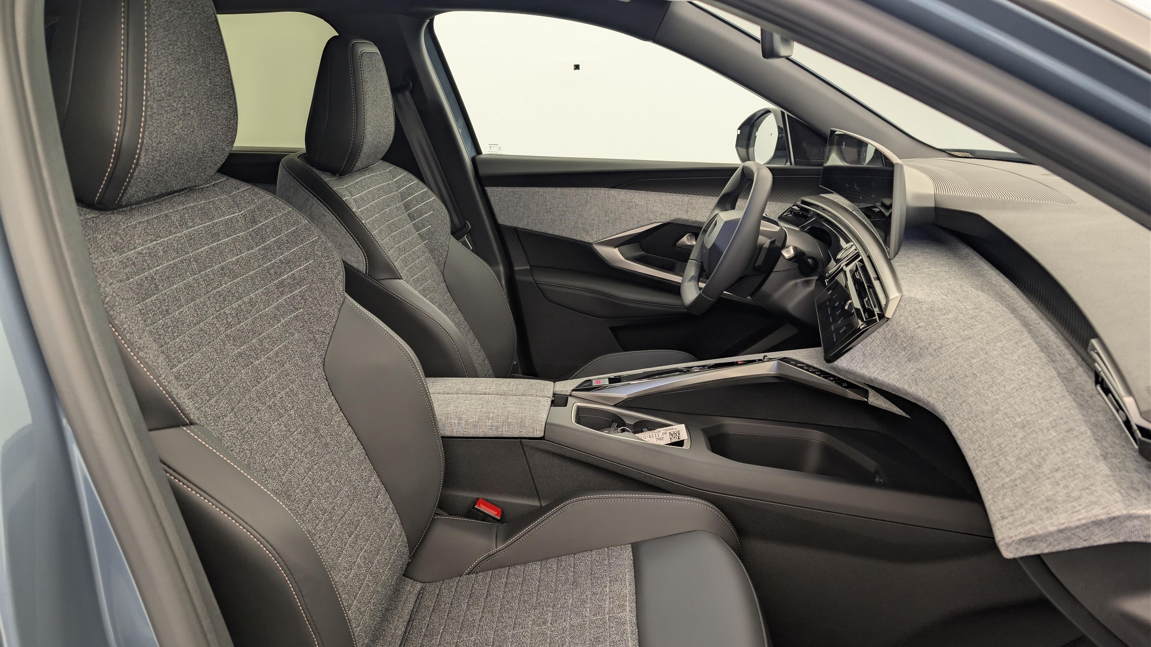 Peugeot 5008 HYBRID 145 CH E-DCS6 ALLURE