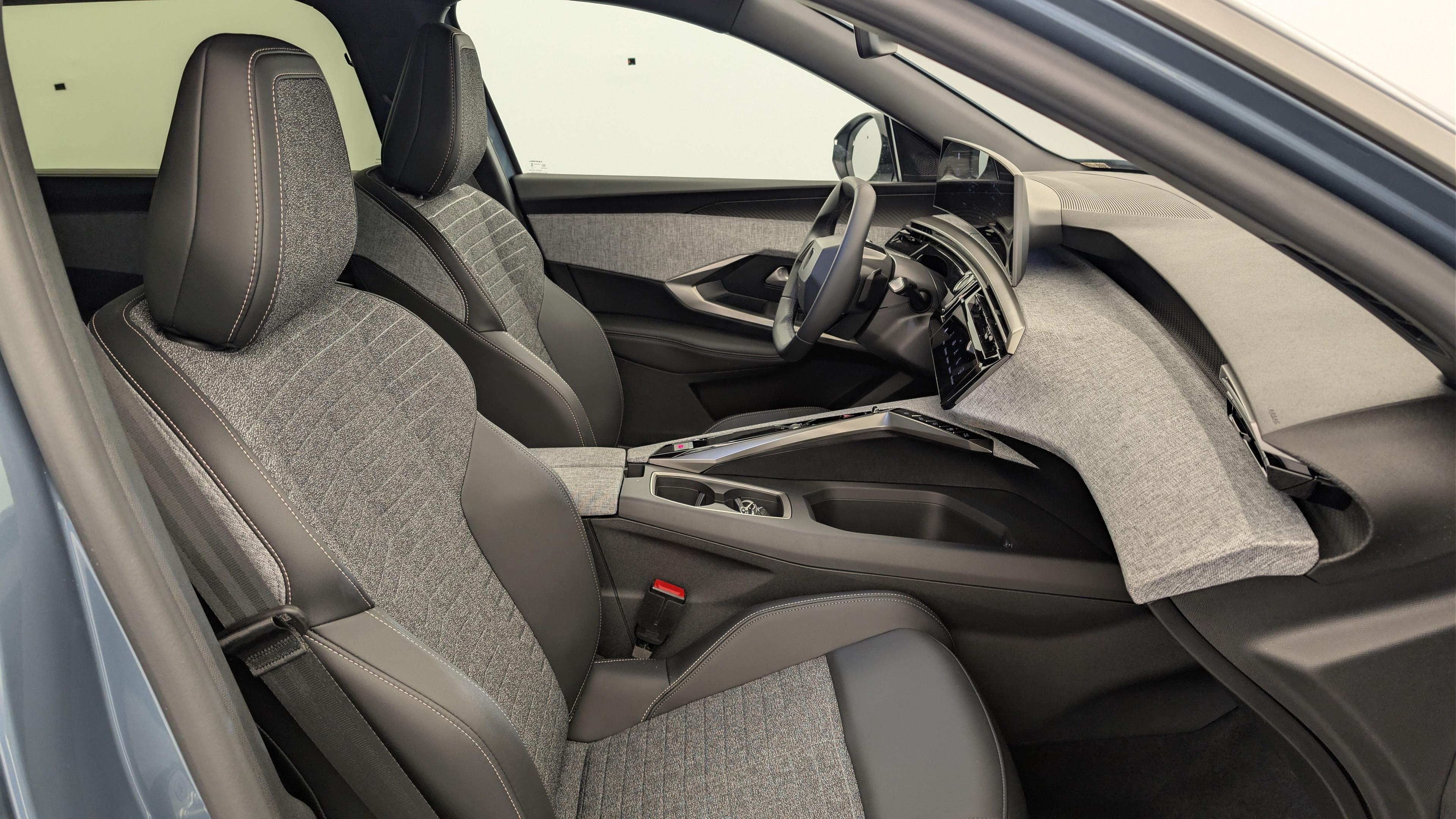 Peugeot 5008 HYBRID 145 CH E-DCS6 ALLURE