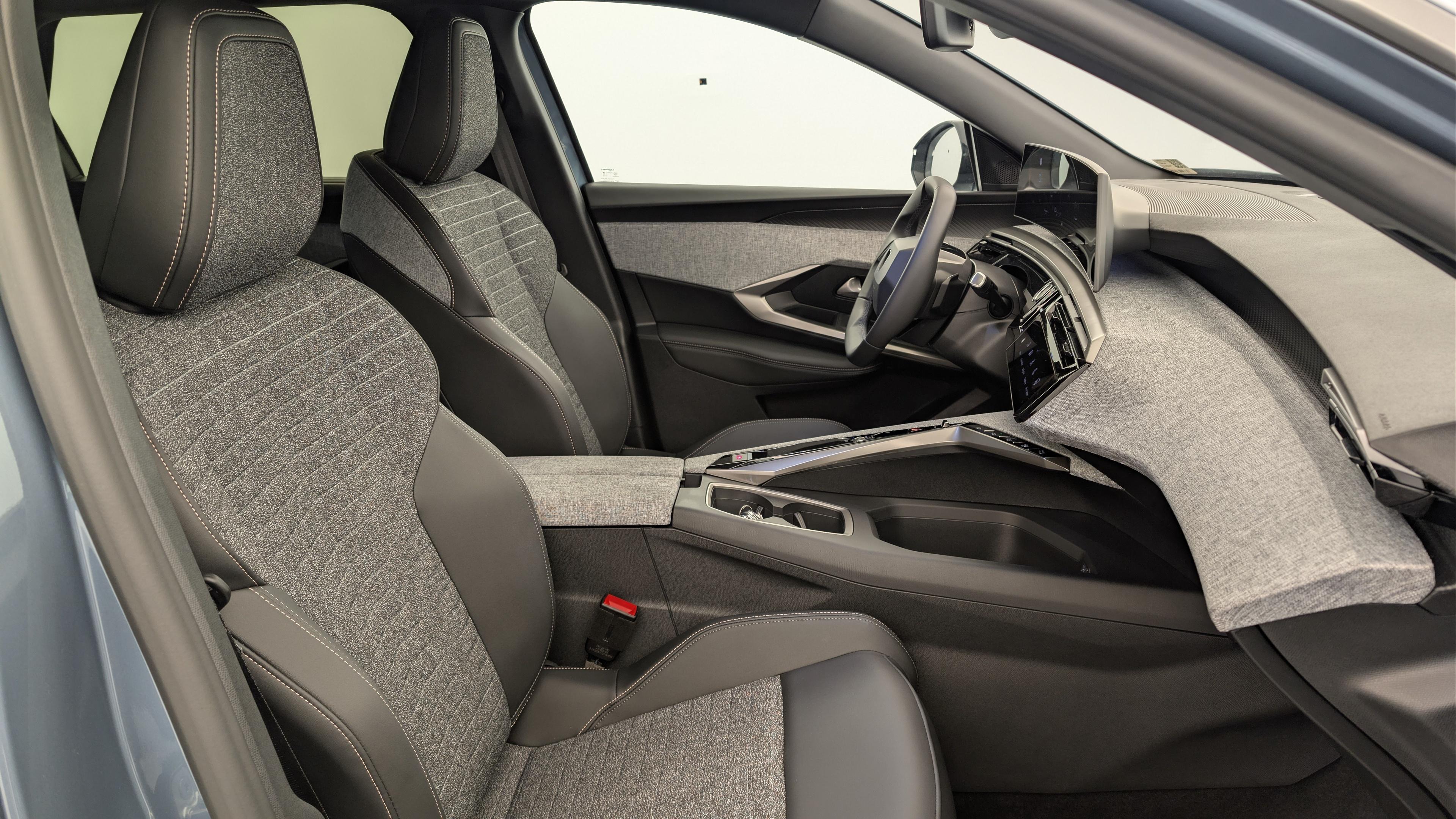 Peugeot 5008 HYBRID 145 CH E-DCS6 ALLURE