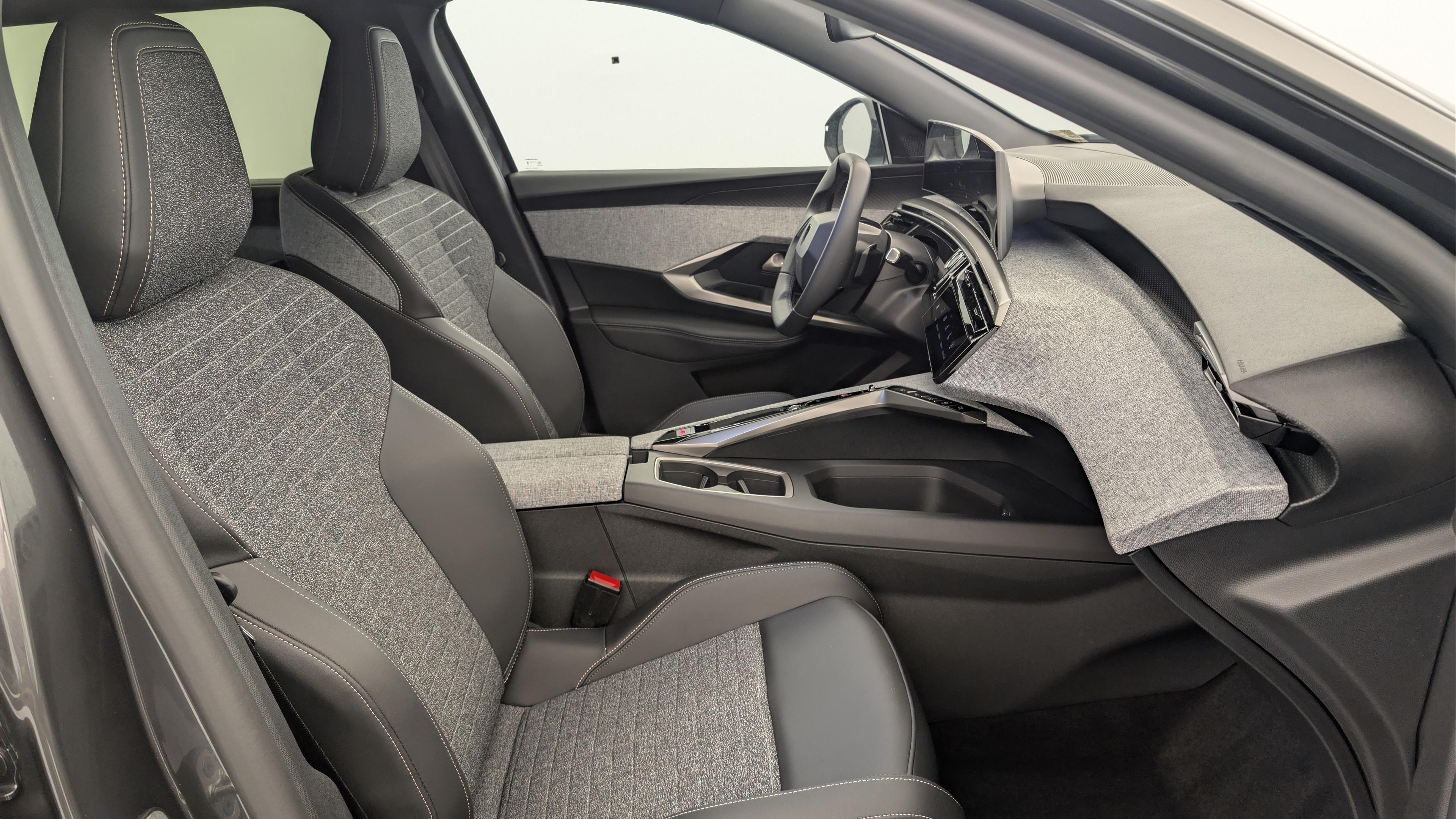 Peugeot 5008 HYBRID 145 CH E-DCS6 ALLURE