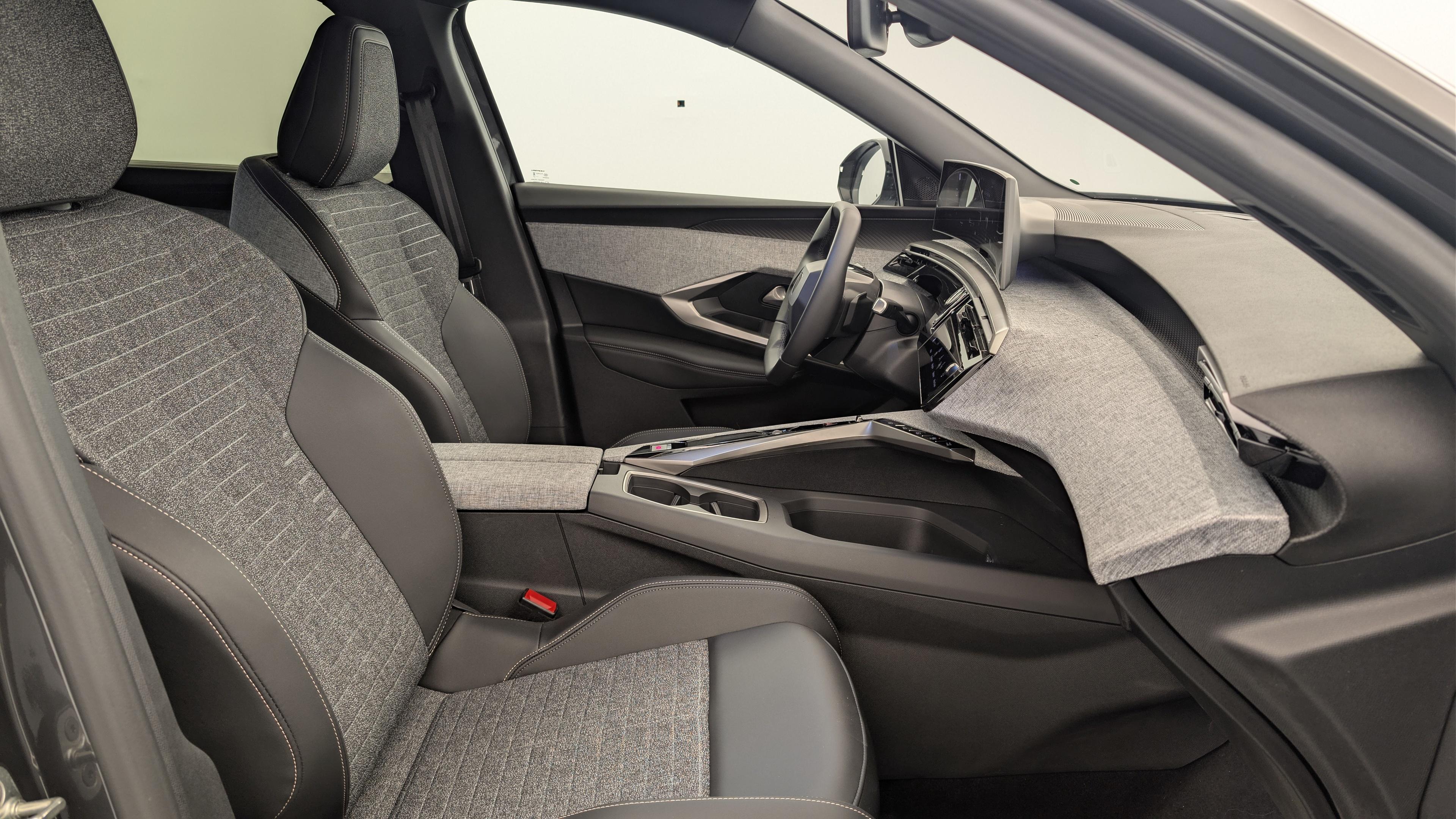 Peugeot 5008 HYBRID 145 CH E-DCS6 ALLURE