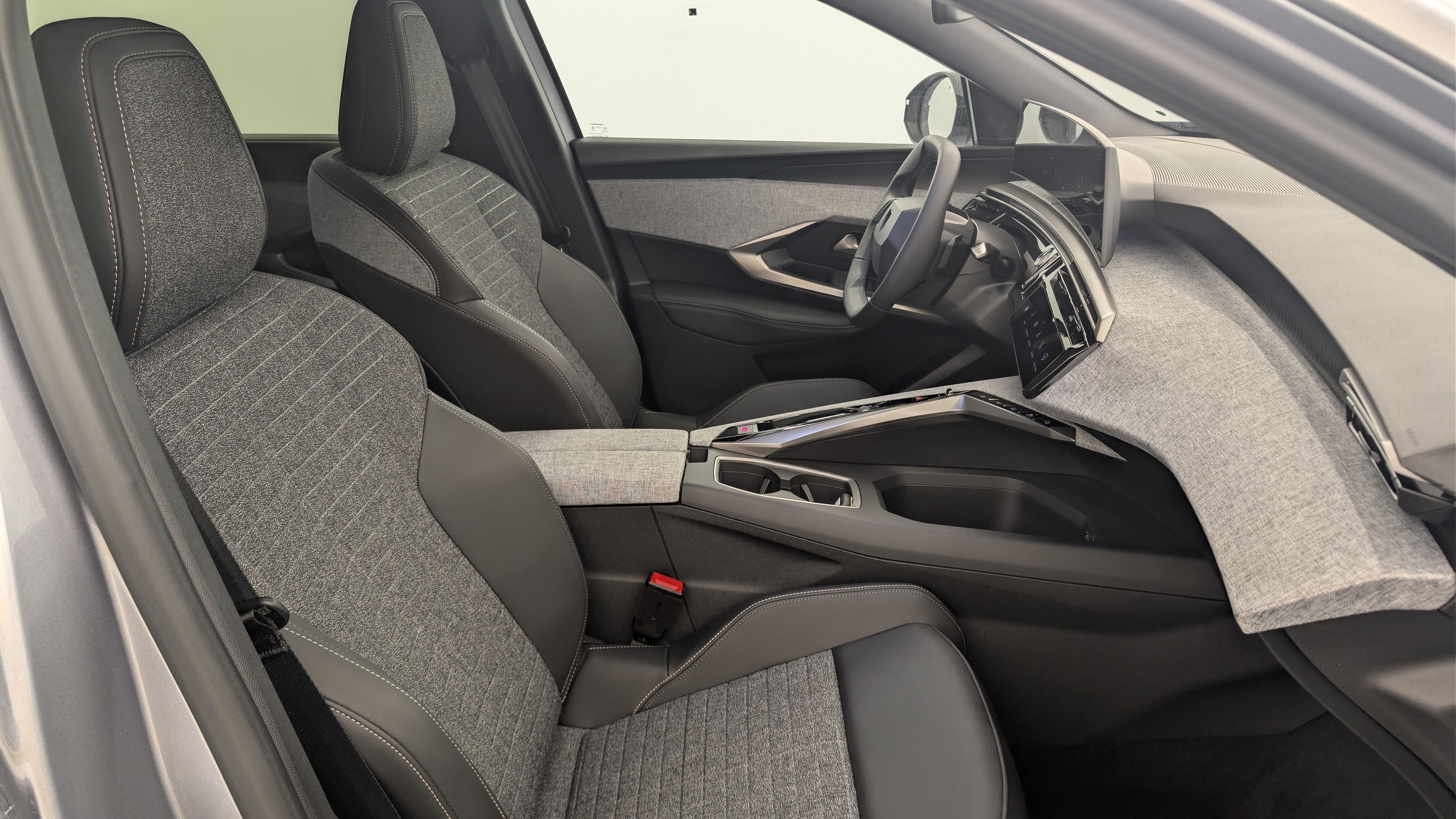 Peugeot 5008 HYBRID 145 CH E-DCS6 ALLURE