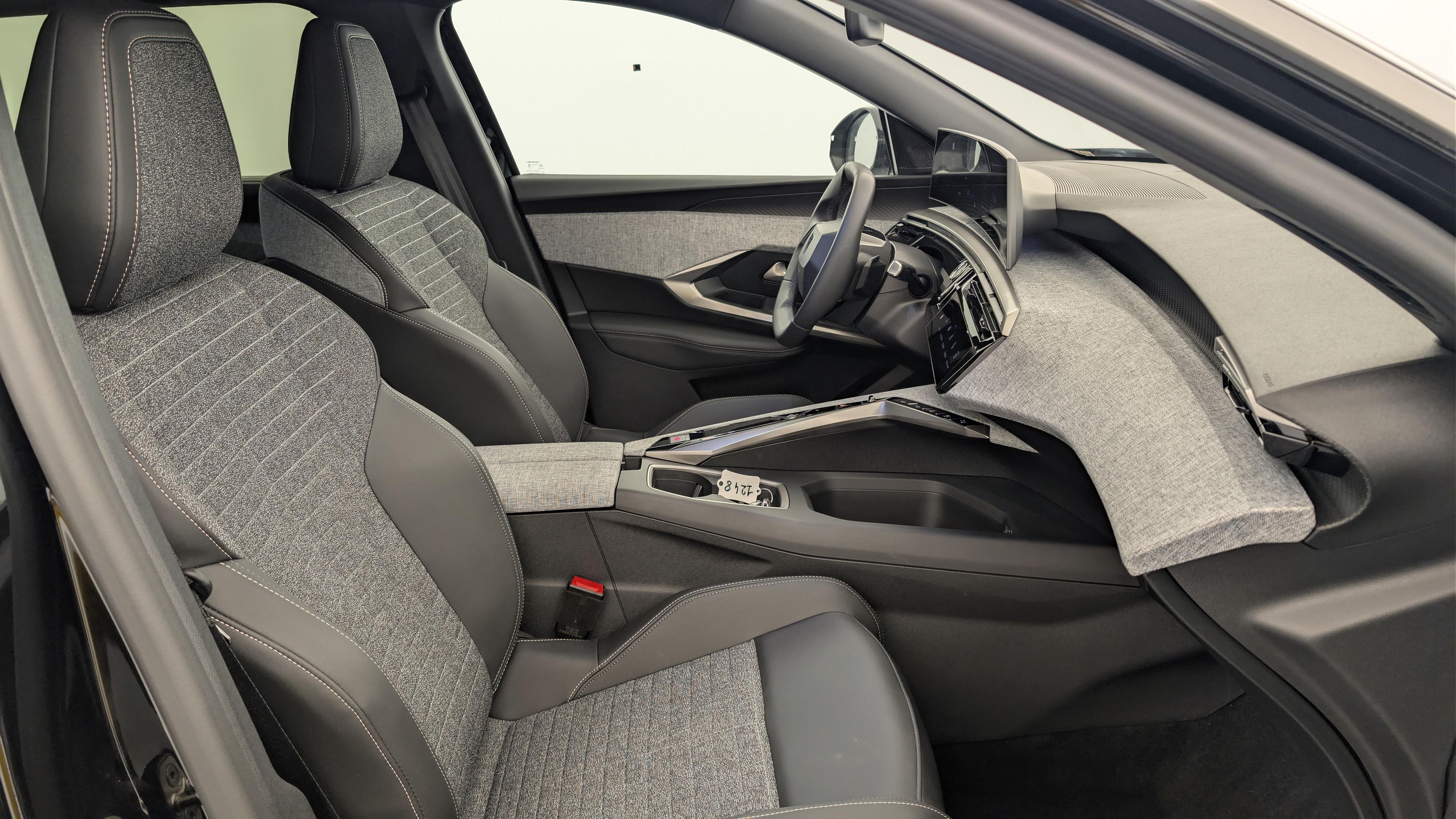 Peugeot 5008 HYBRID 145 CH E-DCS6 ALLURE