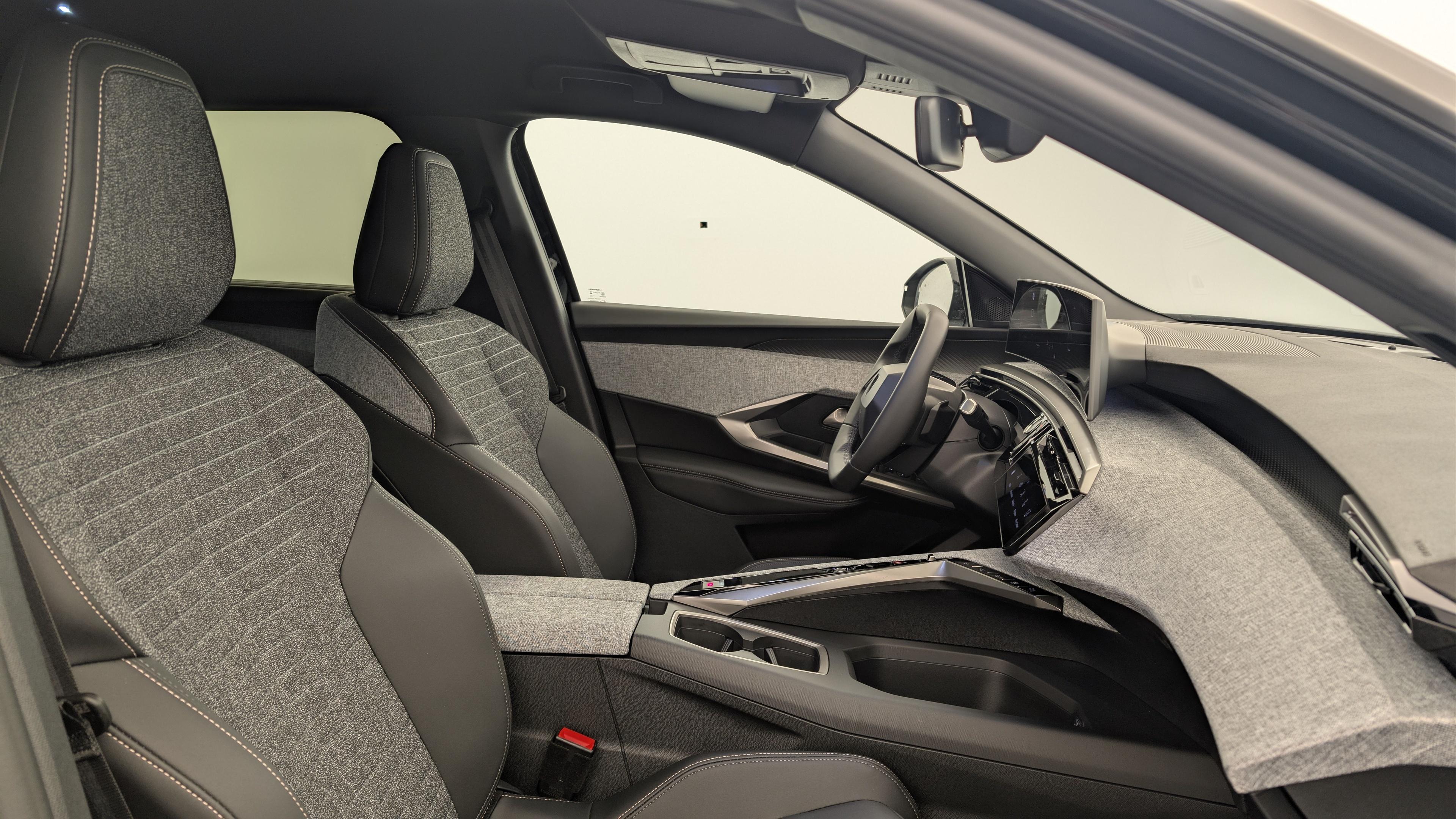 Peugeot 5008 HYBRID 145 CH E-DCS6 ALLURE