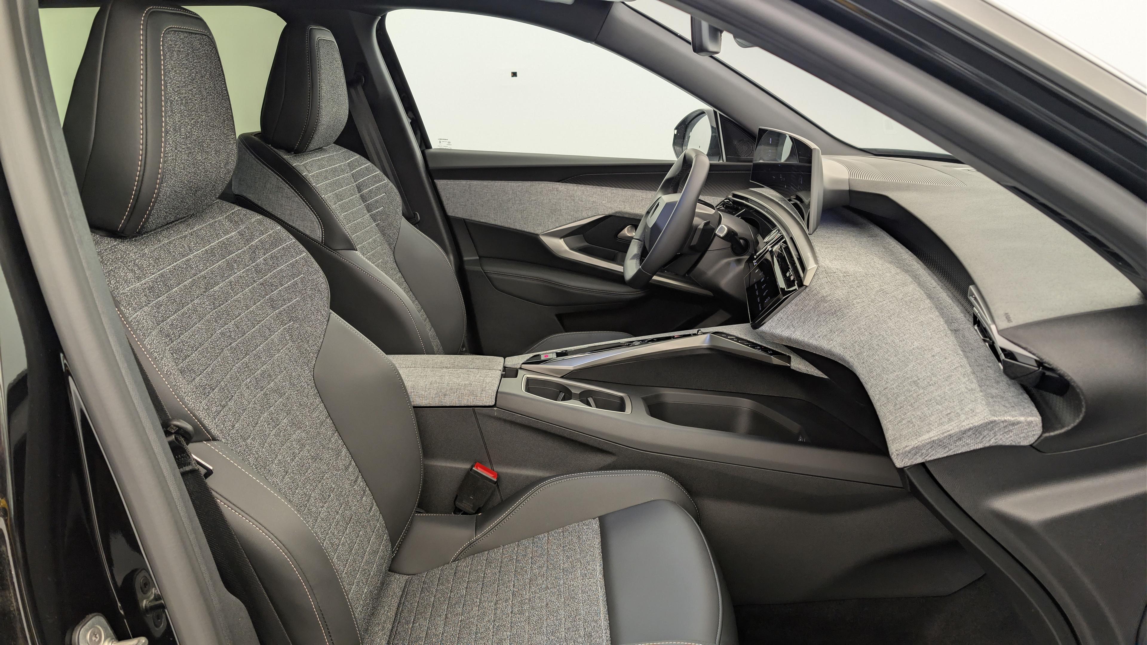 Peugeot 5008 HYBRID 145 CH E-DCS6 ALLURE