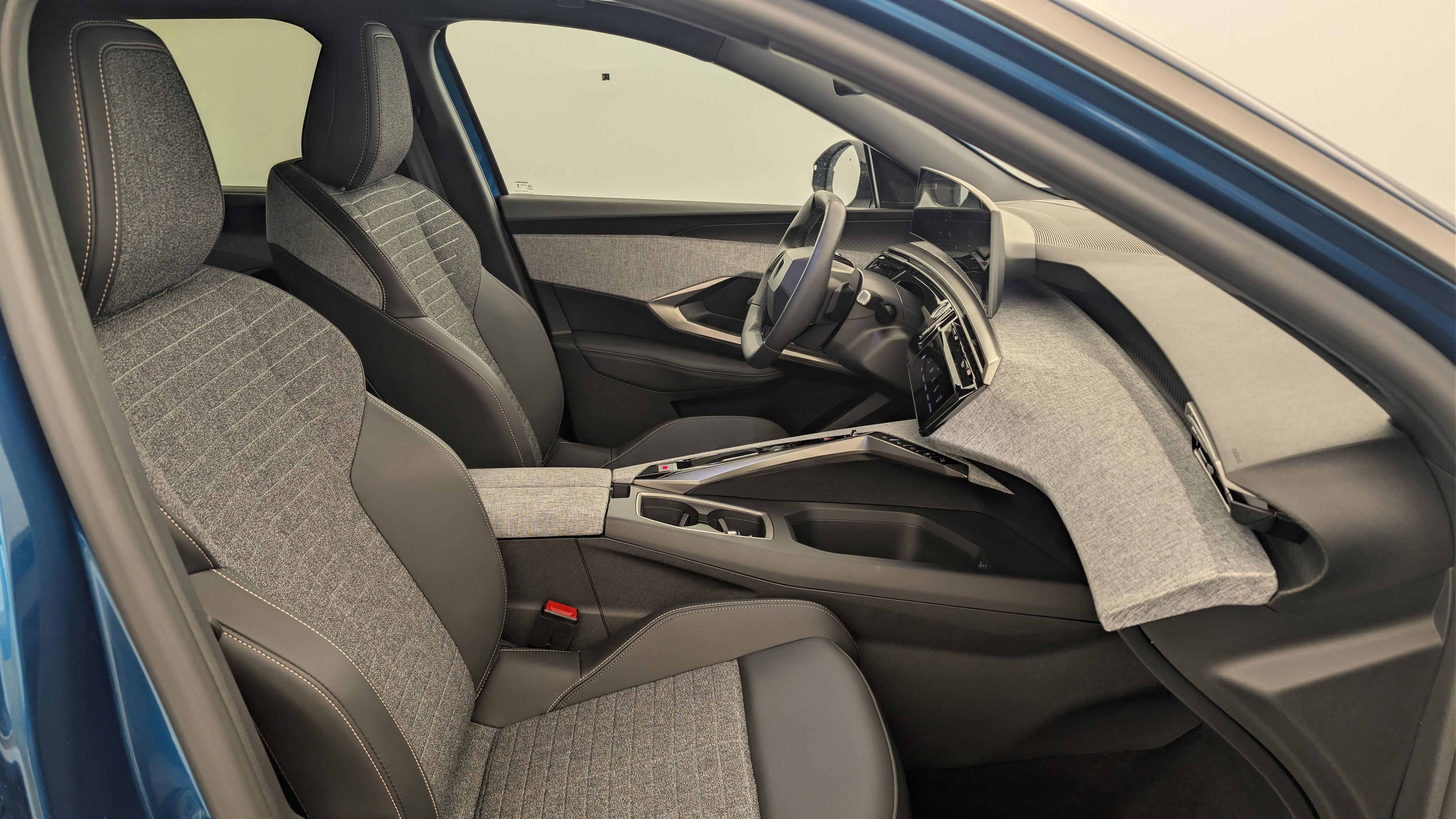 Peugeot 5008 HYBRID 145 CH E-DCS6 ALLURE
