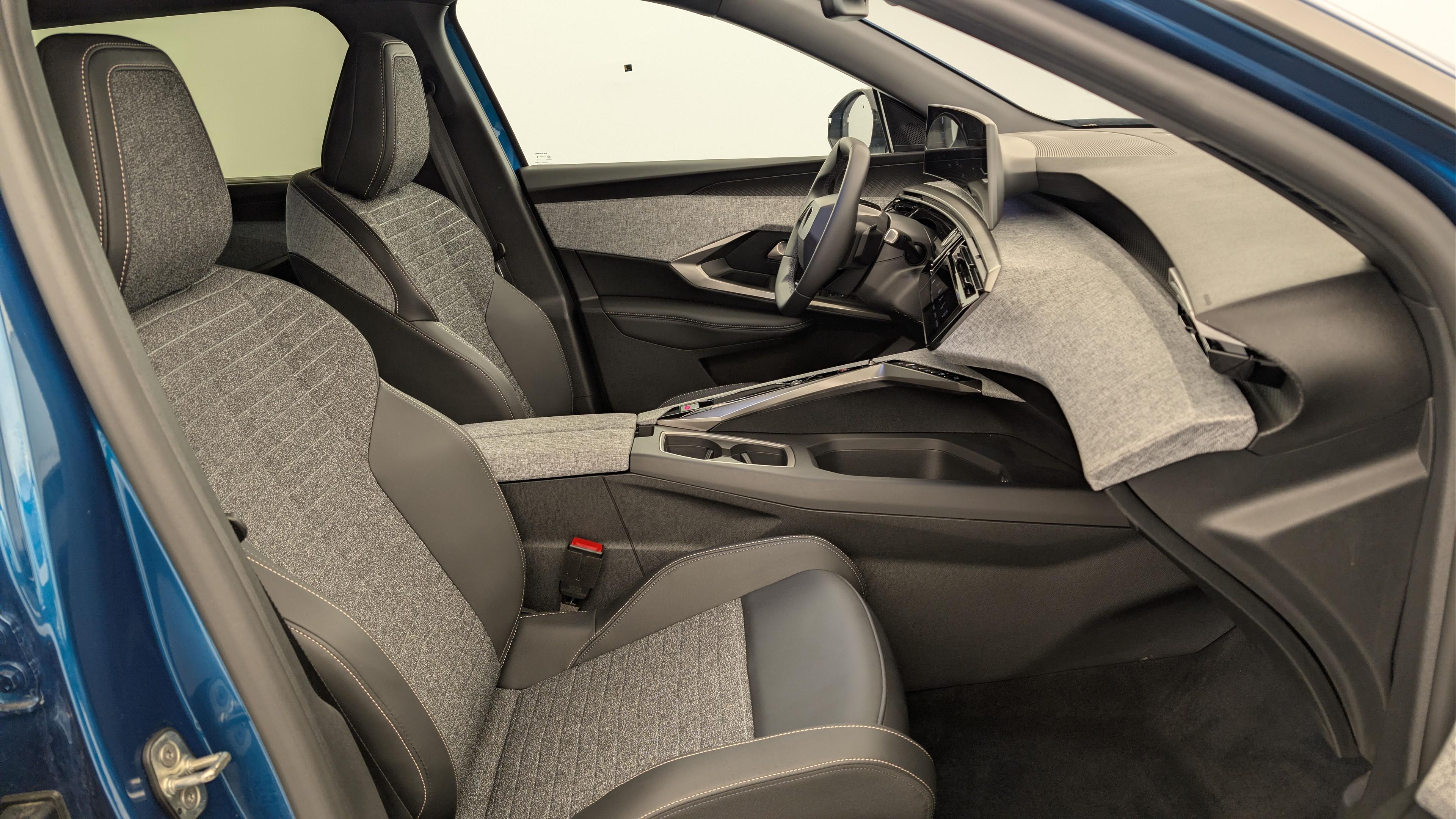 Peugeot 5008 HYBRID 145 CH E-DCS6 ALLURE