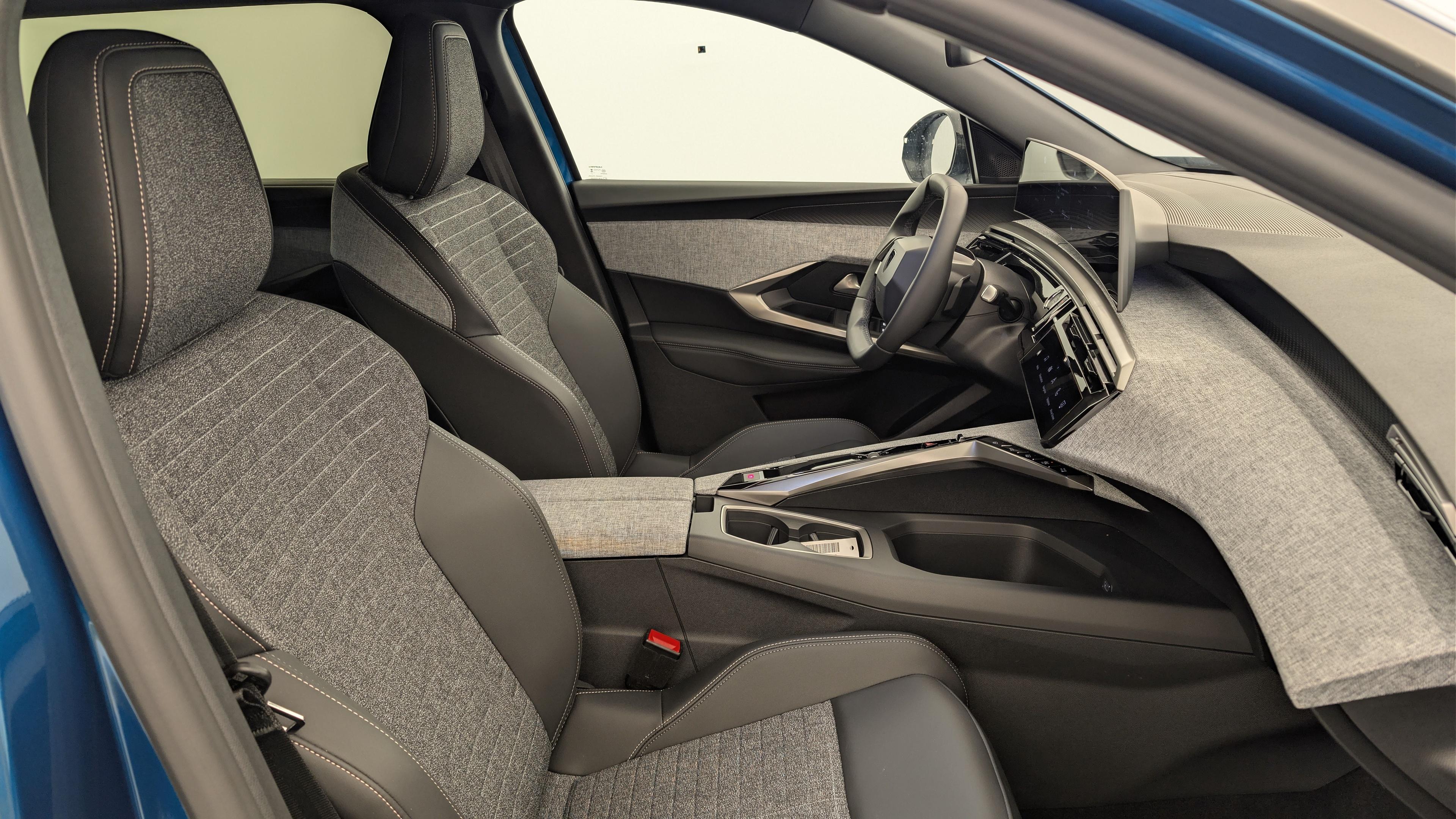 Peugeot 5008 HYBRID 145 CH E-DCS6 ALLURE