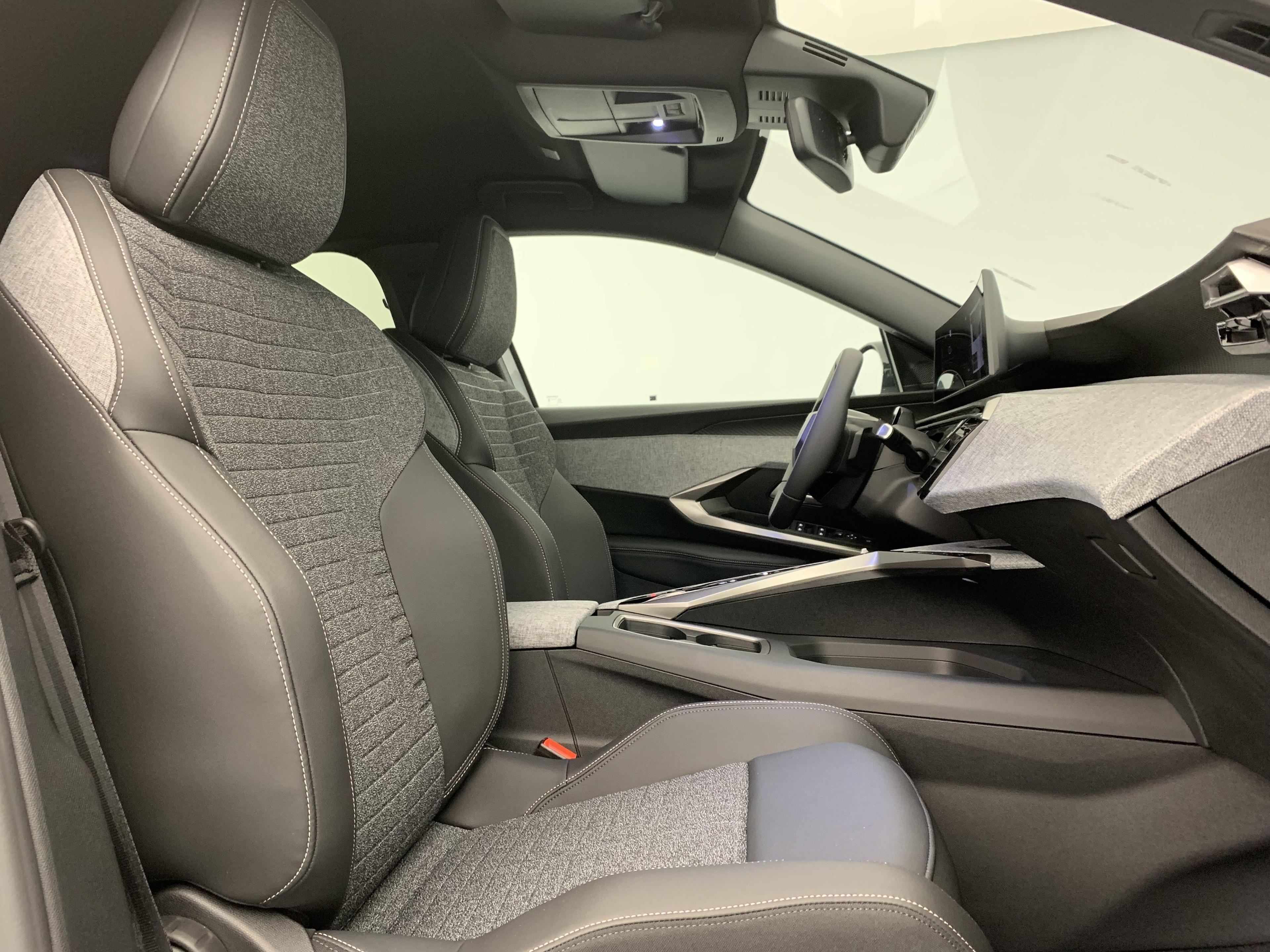 Peugeot 5008 HYBRID 145 CH E-DCS6 ALLURE