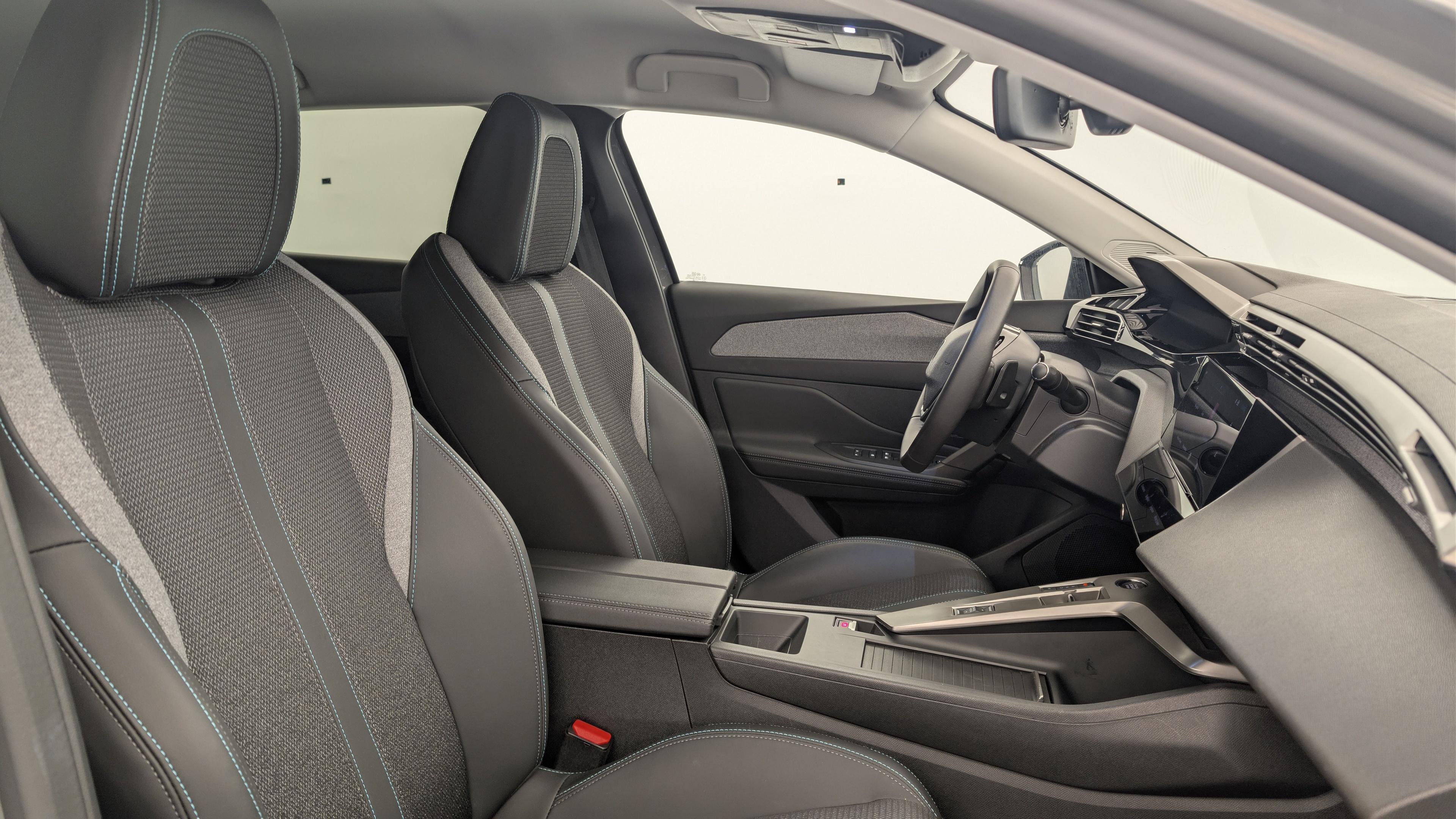 Peugeot 408 Hybrid 145 e-DCS6 Allure