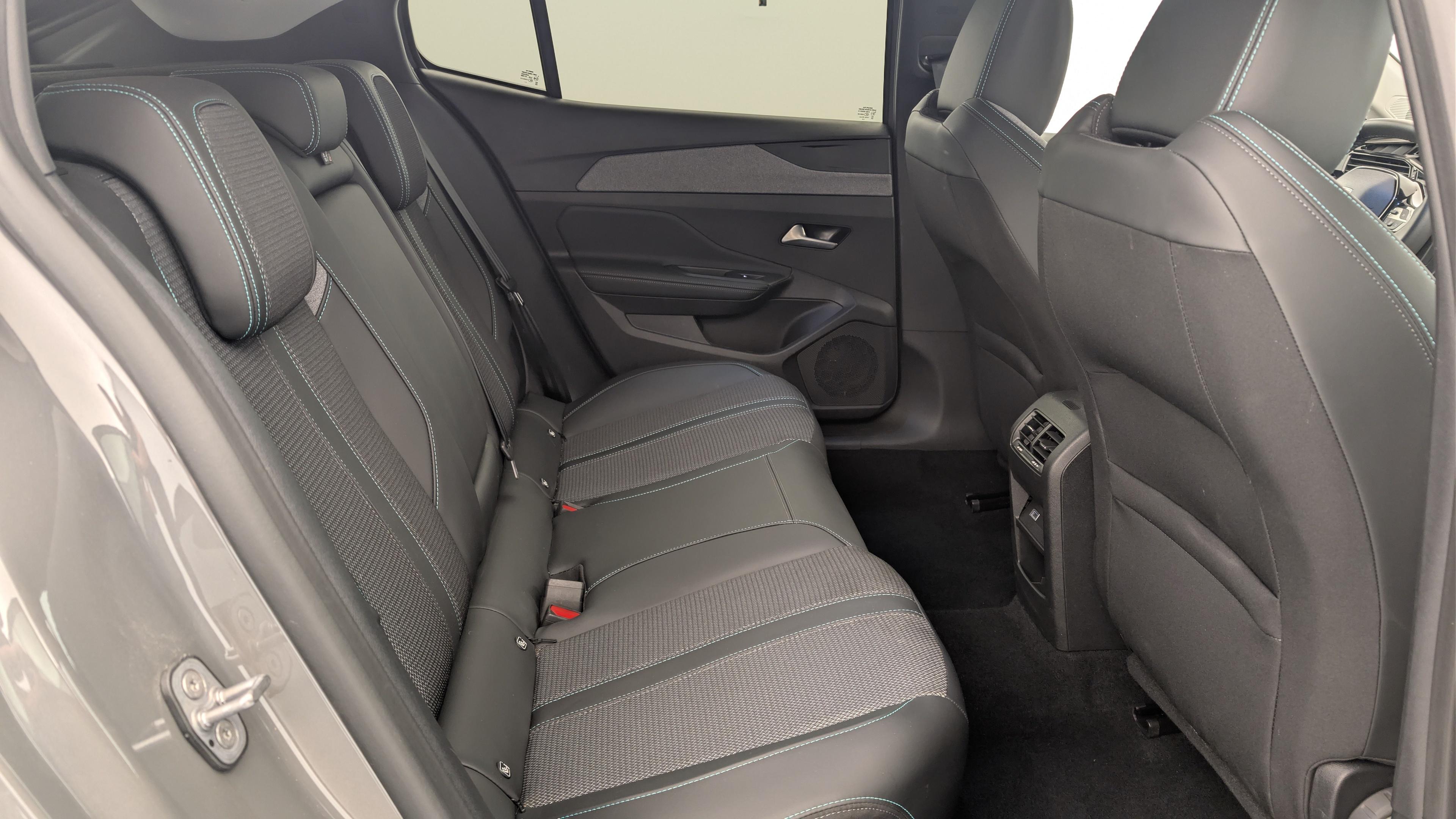 Peugeot 408 Hybrid 145 e-DCS6 Allure
