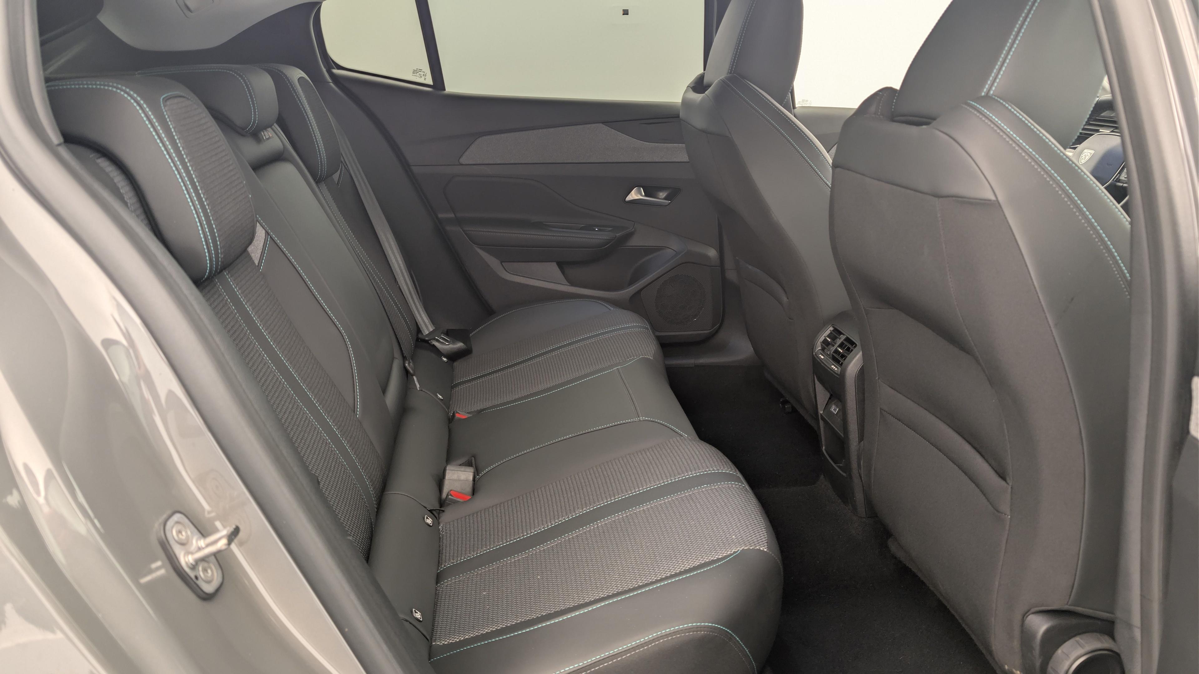 Peugeot 408 Hybrid 145 e-DCS6 Allure