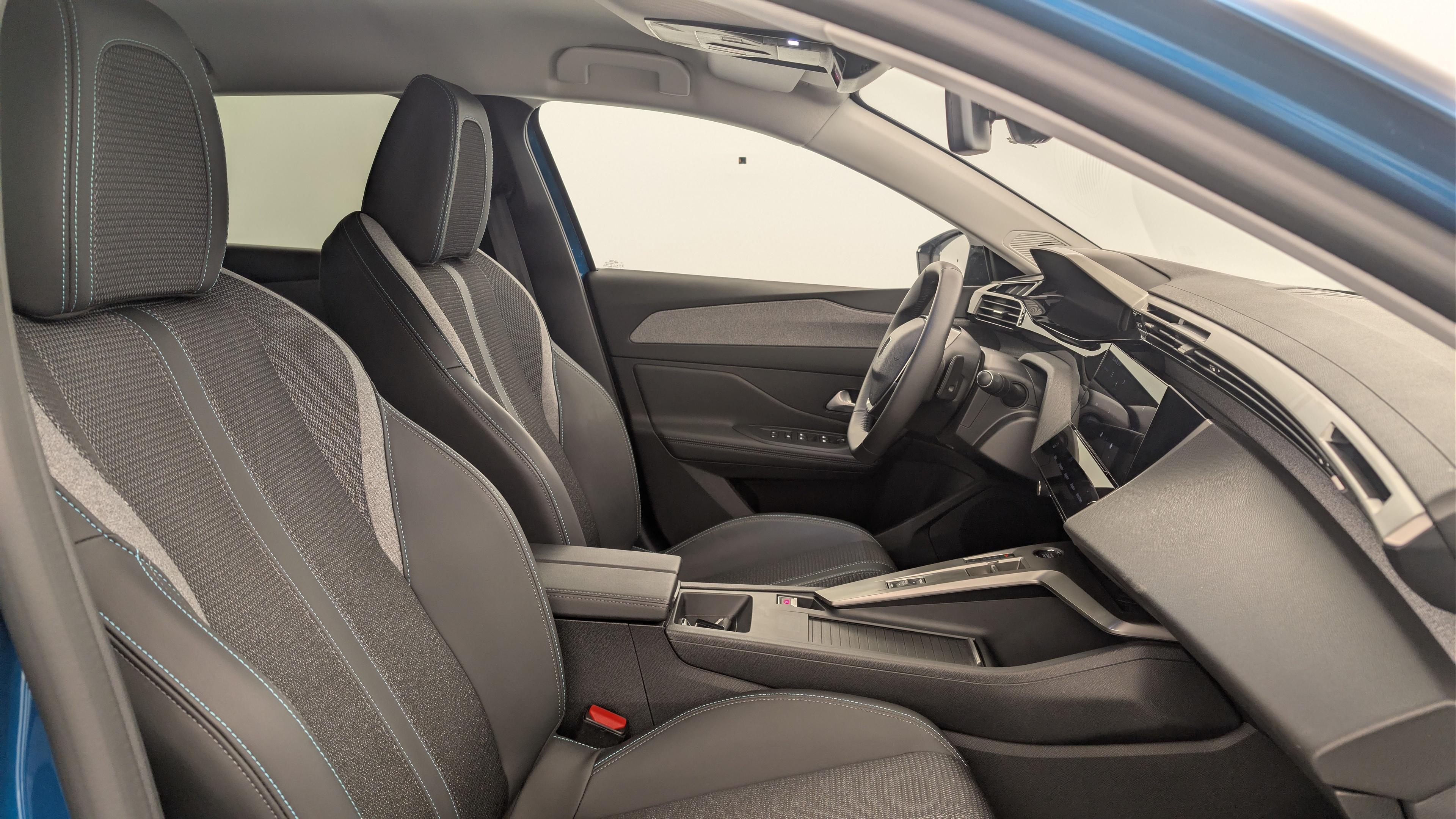 Peugeot 408 Hybrid 145 e-DCS6 Allure