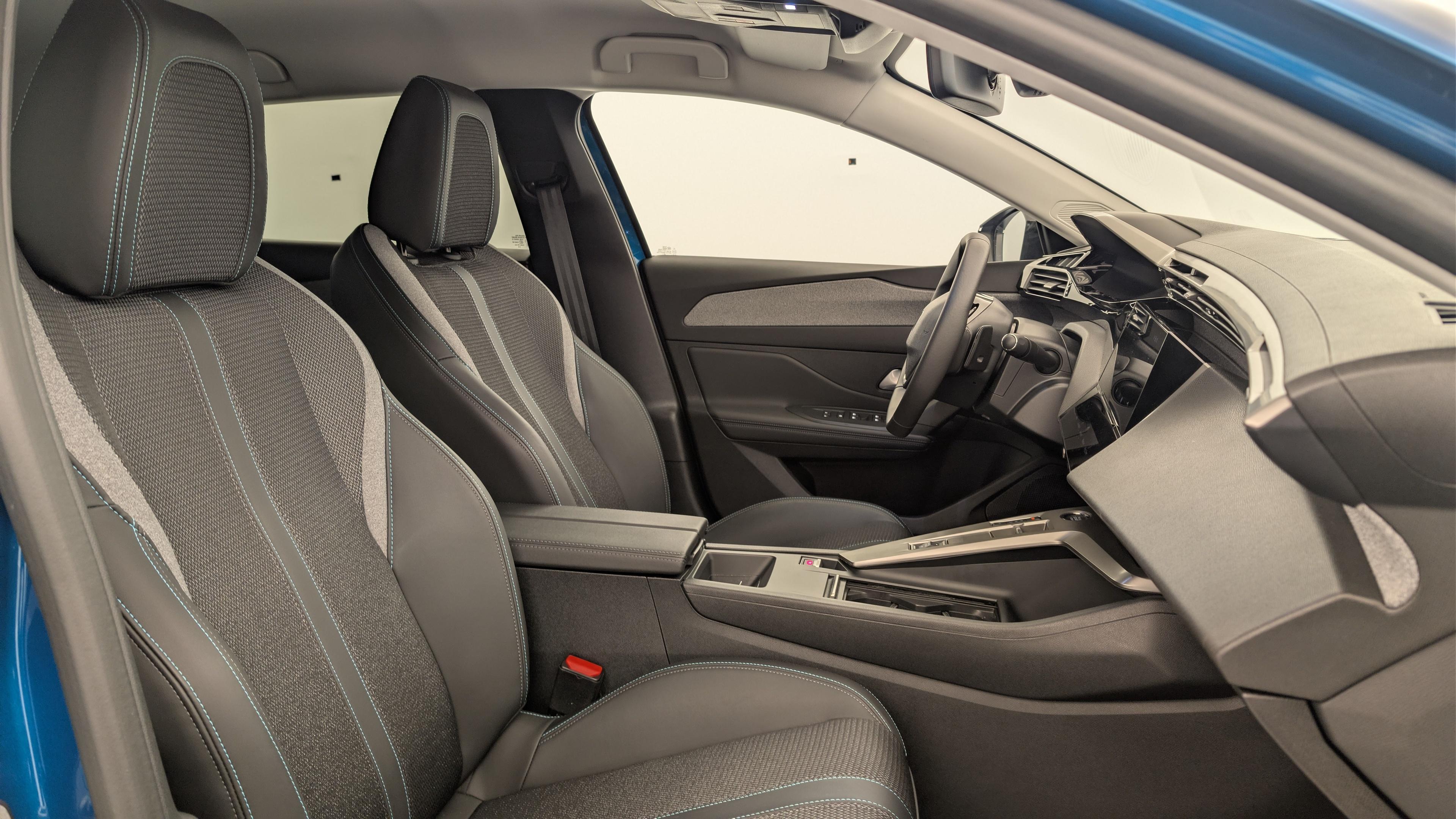 Peugeot 408 Hybrid 145 e-DCS6 Allure