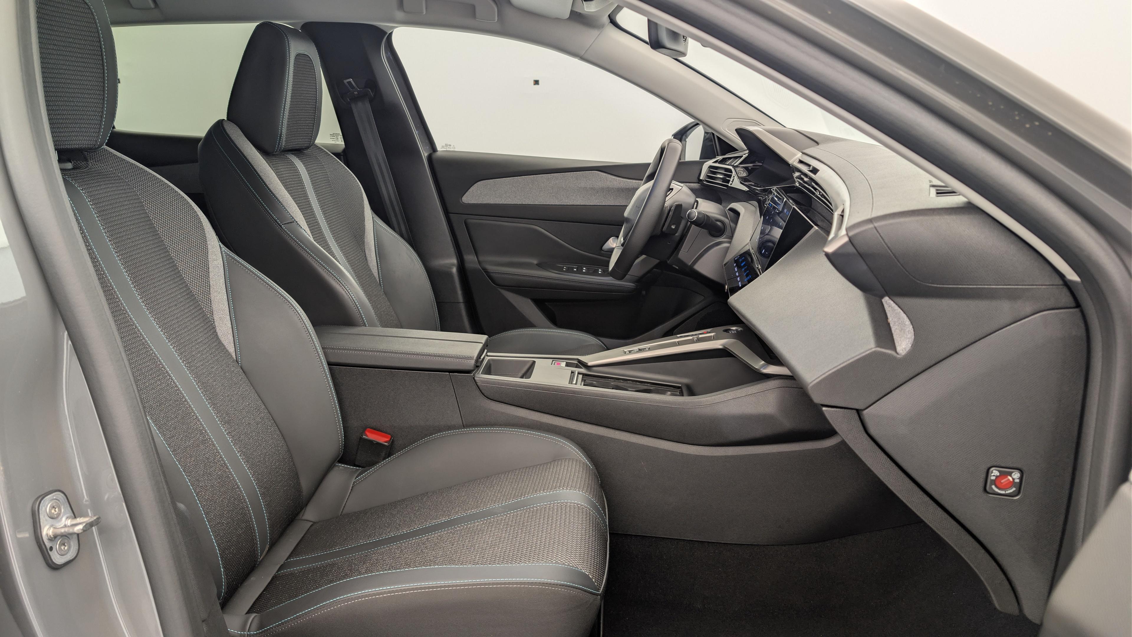 Peugeot 408 Hybrid 145 e-DCS6 Allure