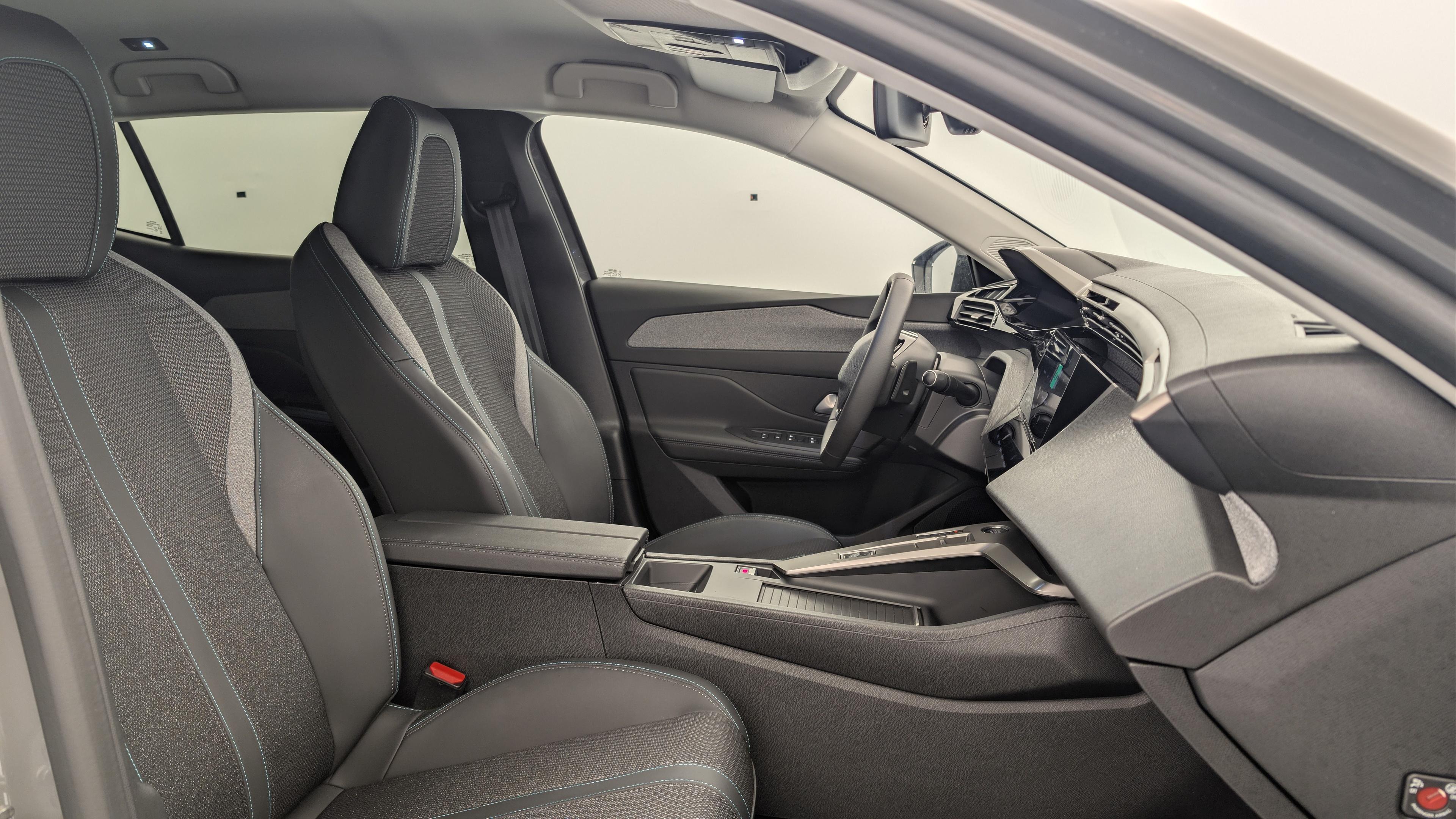 Peugeot 408 Hybrid 145 e-DCS6 Allure
