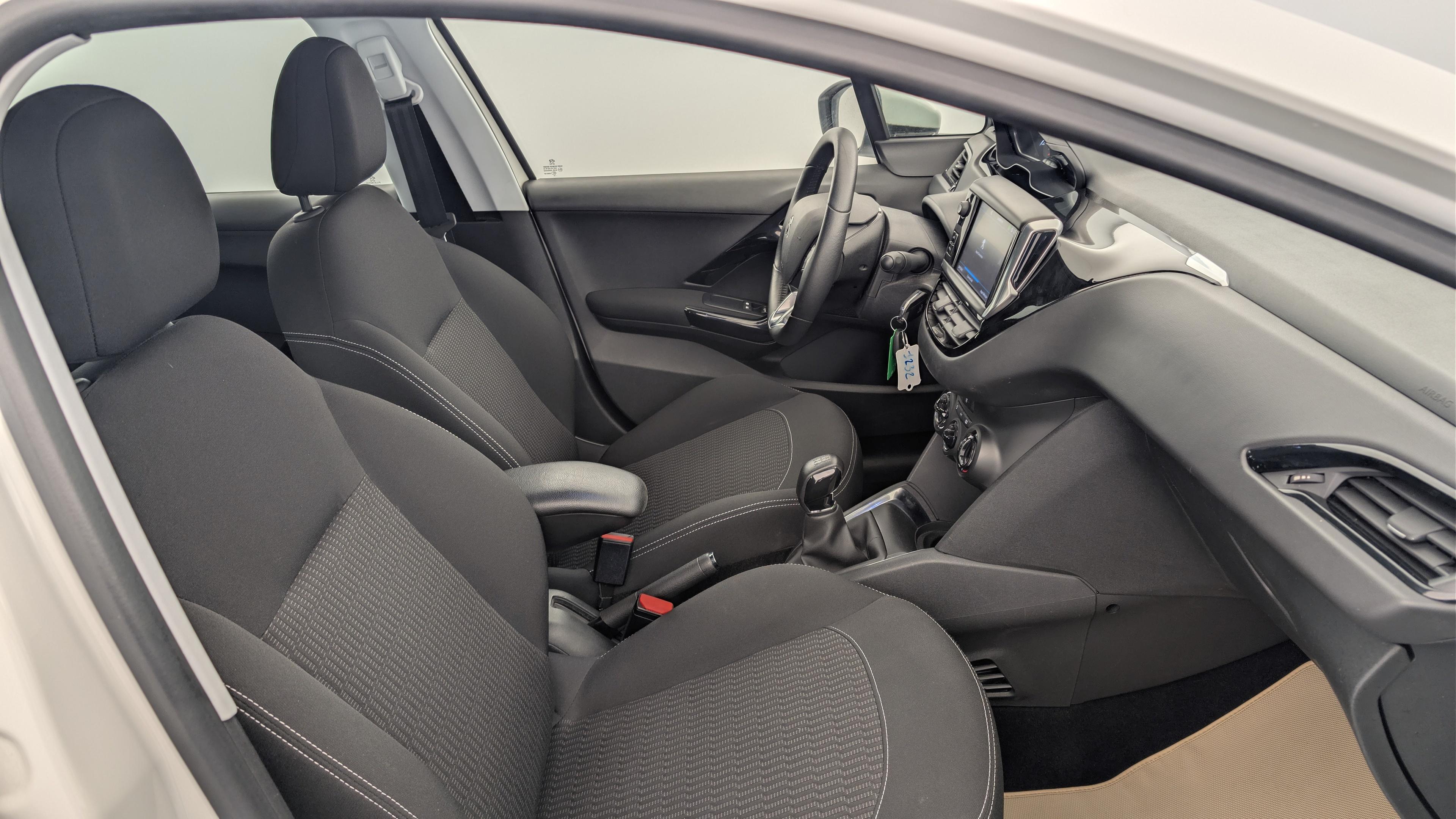 Peugeot 208 PURETECH 82CH S&S BVM5 ACTIVE BUSINESS